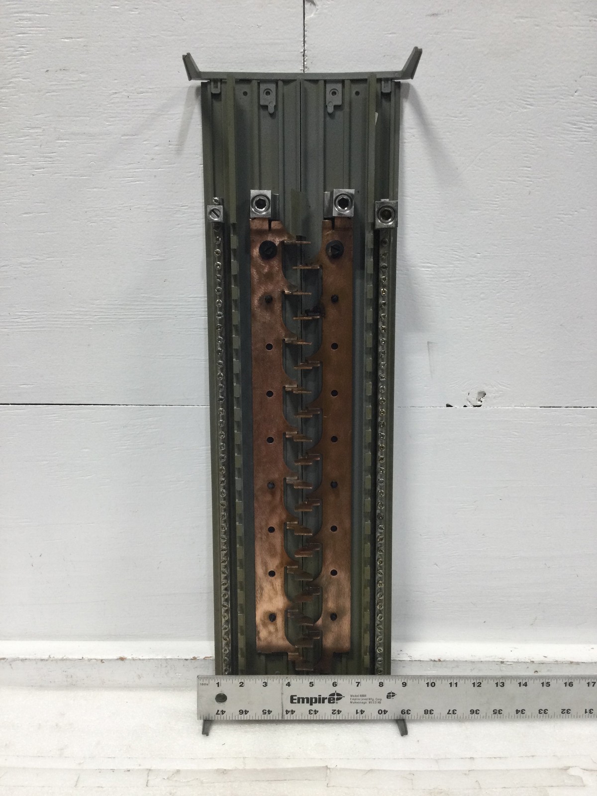 Siemens G4040MB1200CU 200 Amp 40 Space Copper Buss Load Center Guts Only 9″X27″