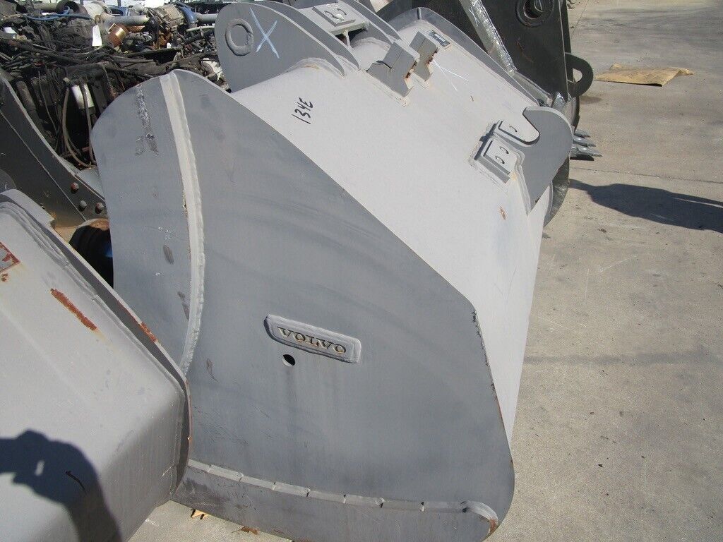 New Volvo S-1 Loader Bucket 67 inch 6 tooth 14544469 2 Yard
