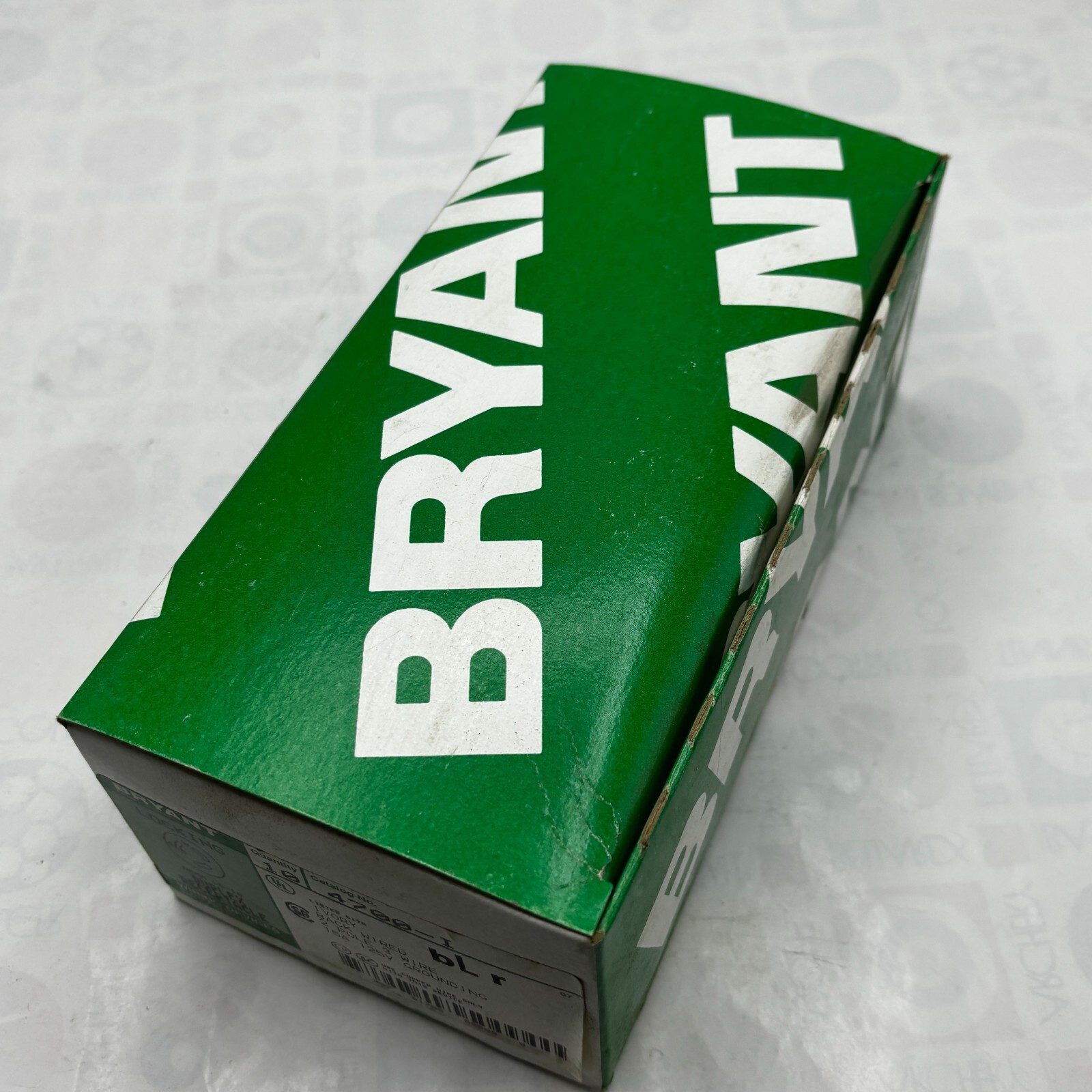 BRYANT 4700 Locking Nema L5-15 Duplex Receptacle White Back Wired BOX OF 10 ⭐