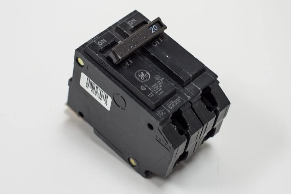 General Electric GETHQB2130 GE THQB2130 2P30A 120/240 BLT-ON CB, Black
