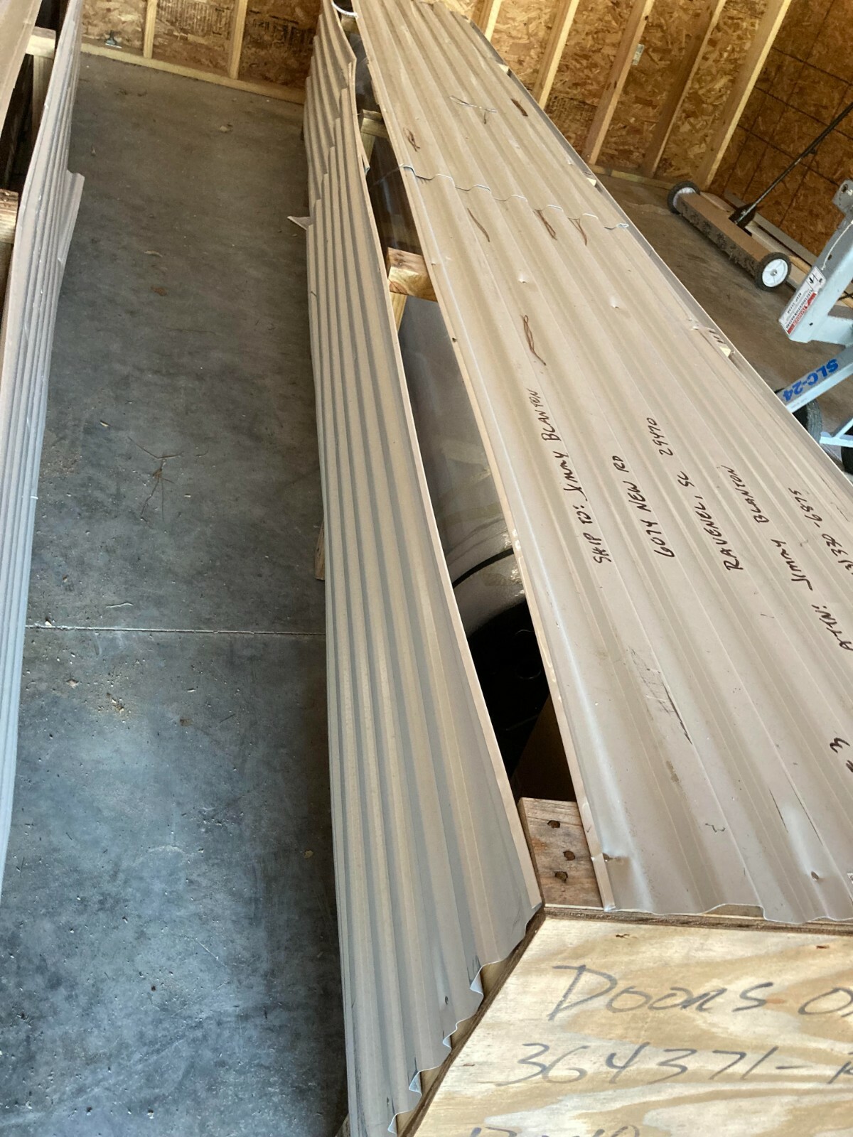 Janus Size: 12′ 0″ x 10′ 0″Commercial Wind Rating130 mph – 139 mph