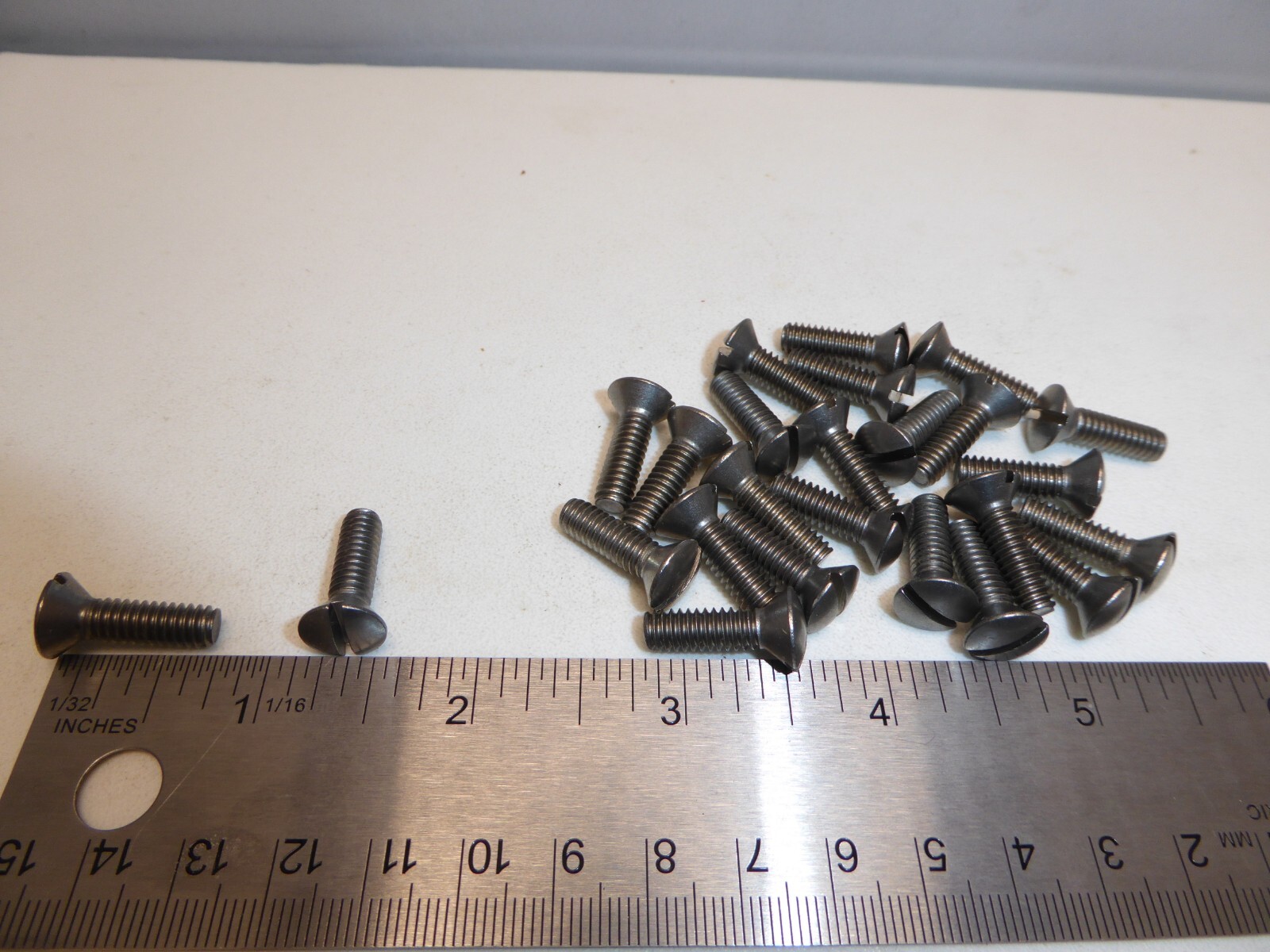 12-24 x 3/4″ Oval Head Slotted Machine Screw SS 18-8 VINTAGE USA Made Qty 25