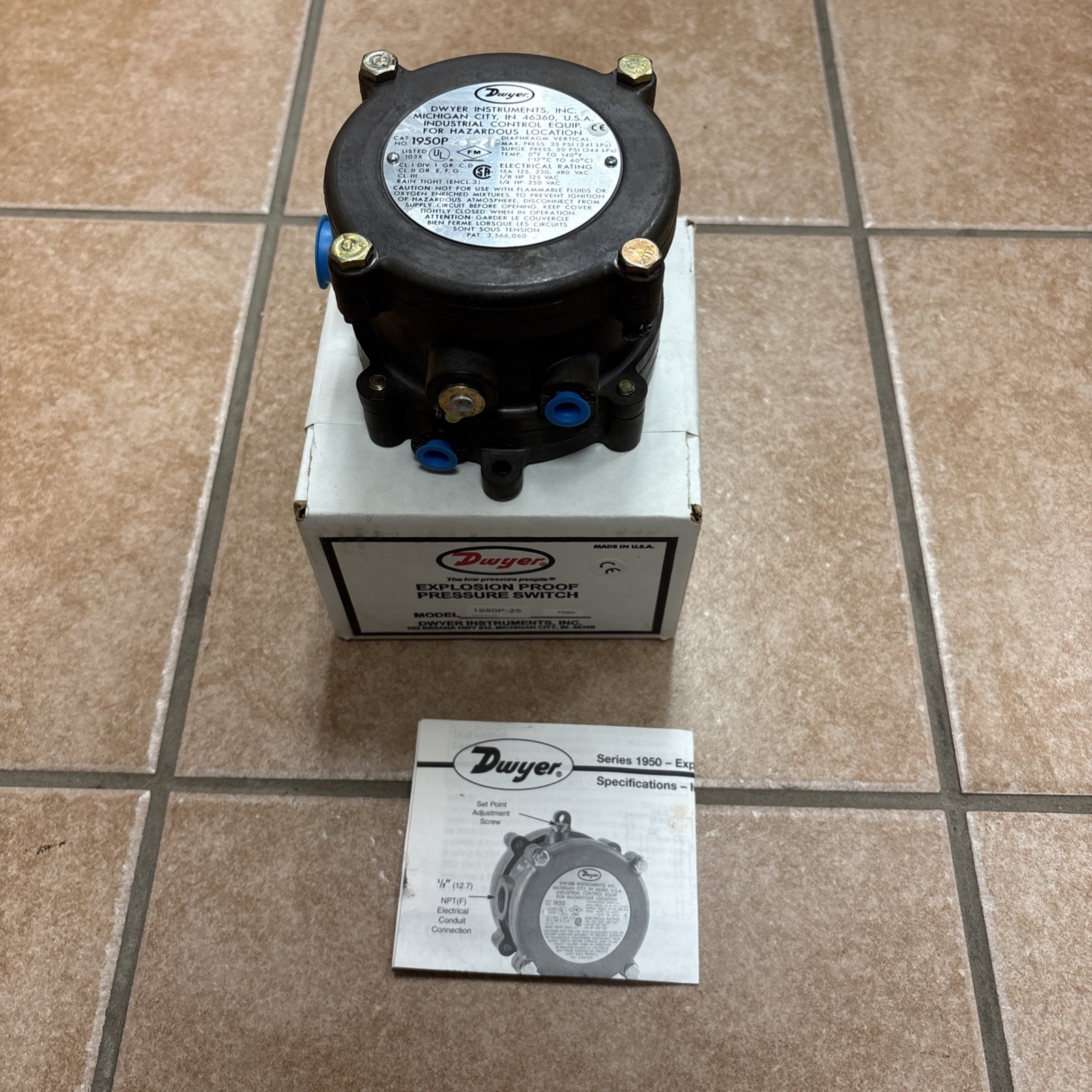 Dwyer 1950-20-2F Explosion-Proof Pressure Switch New Open Box Made In The USA