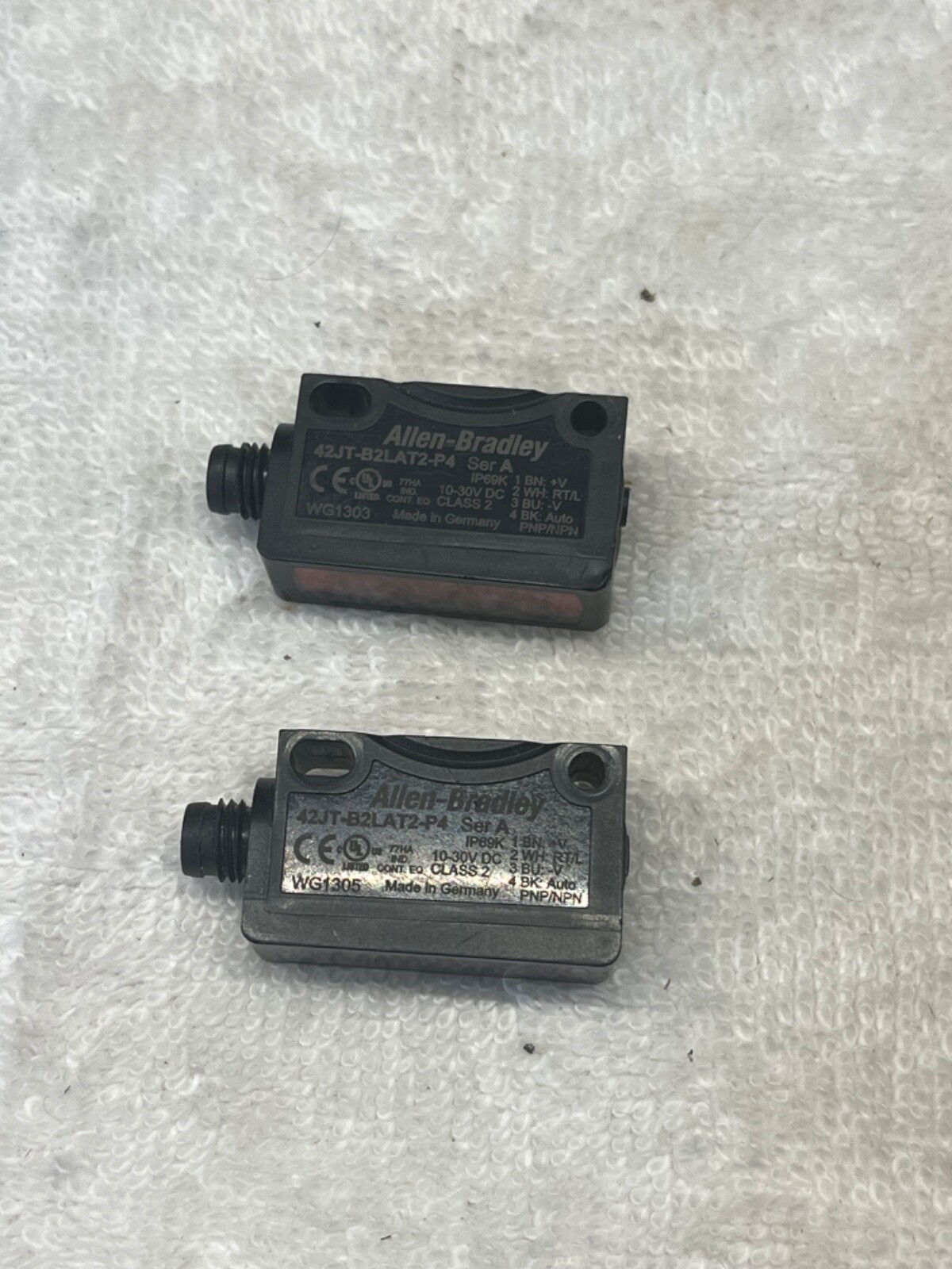 (2)Allen Bradley 42JT-B2LAT2-P4 Photoswitch VisiSight SER A Lot of 2(5c4)