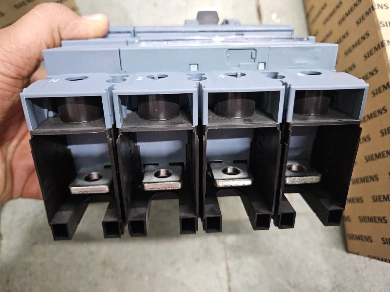 NEW Siemens 3VA6110-5HL41-0AA0 Circuit Breaker 100A with Rotary Operator