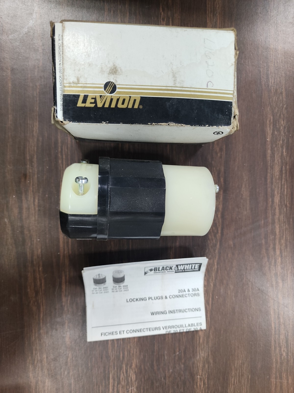 LEVITON 2443 20 AMP 120/208V TWIST LOCK RECEPTACLE A29