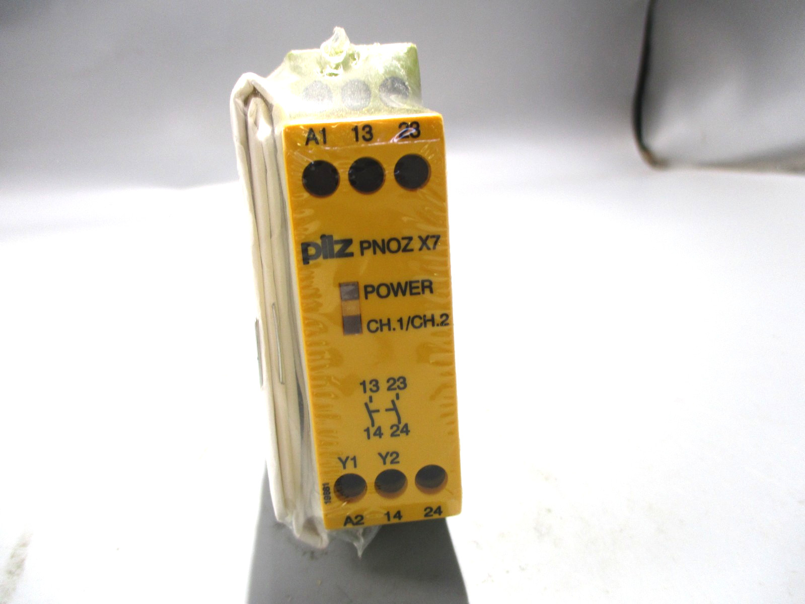 NEW PILZ PNOZ-X7 SAFETY RELAY 24V-AC/DC