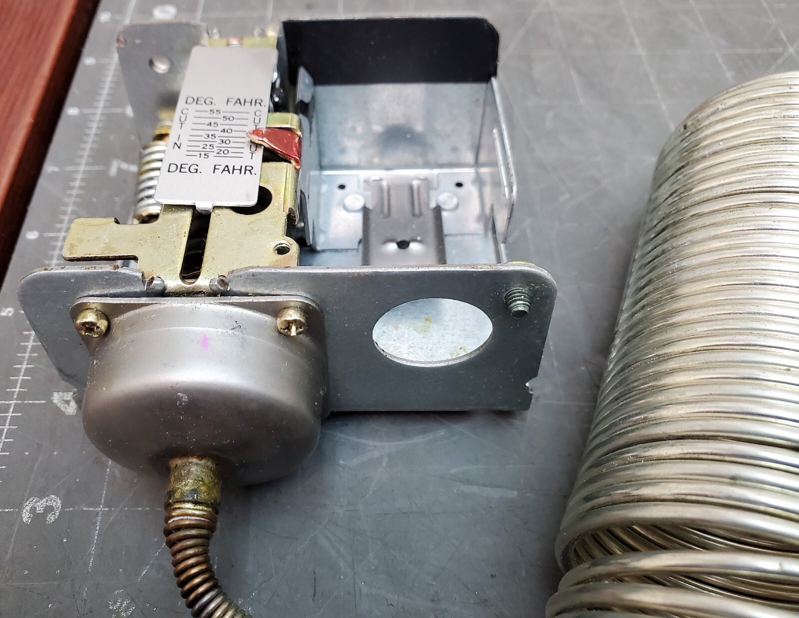 SIEMENS 134-1504 LOW TEMP CUTOUT T-STAT W/ MANUAL RESET MISSING PARTS [B5B3]