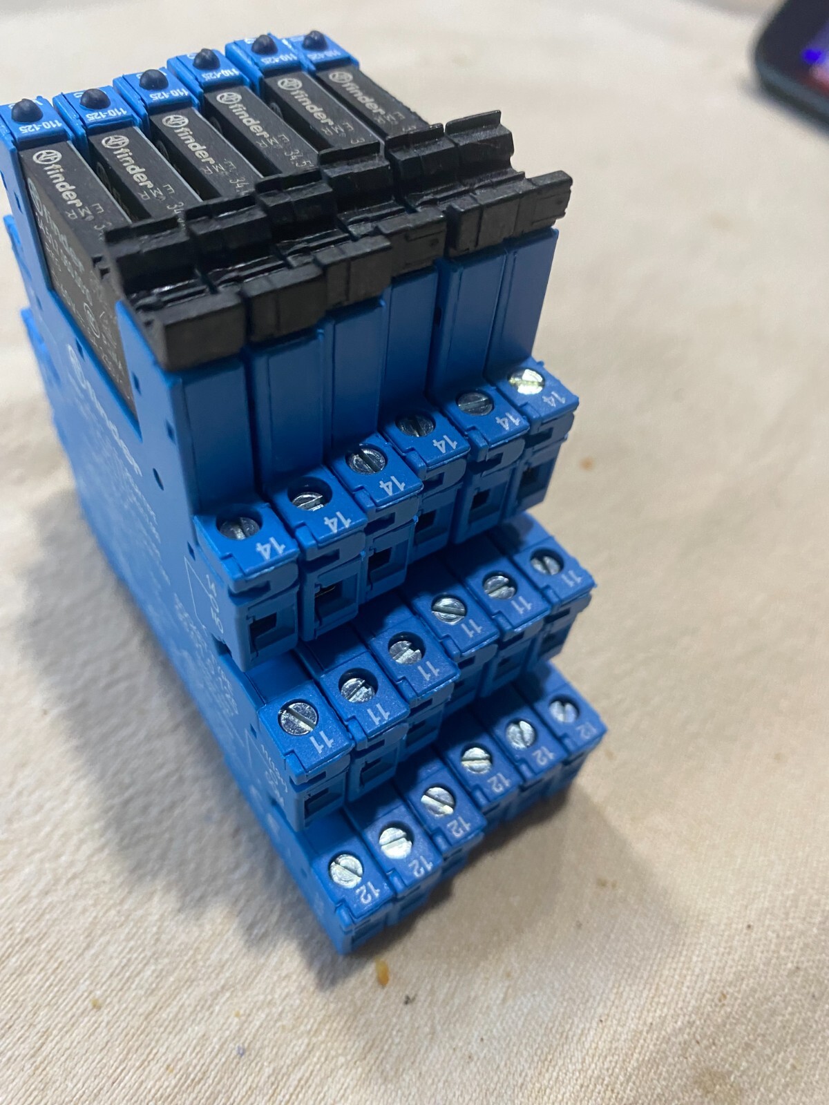 34.51.7.060.0010 PLUG-IN RELAY SPDT 6 AMP 60 VDC COIL & 93.01.0.125 SOCKET