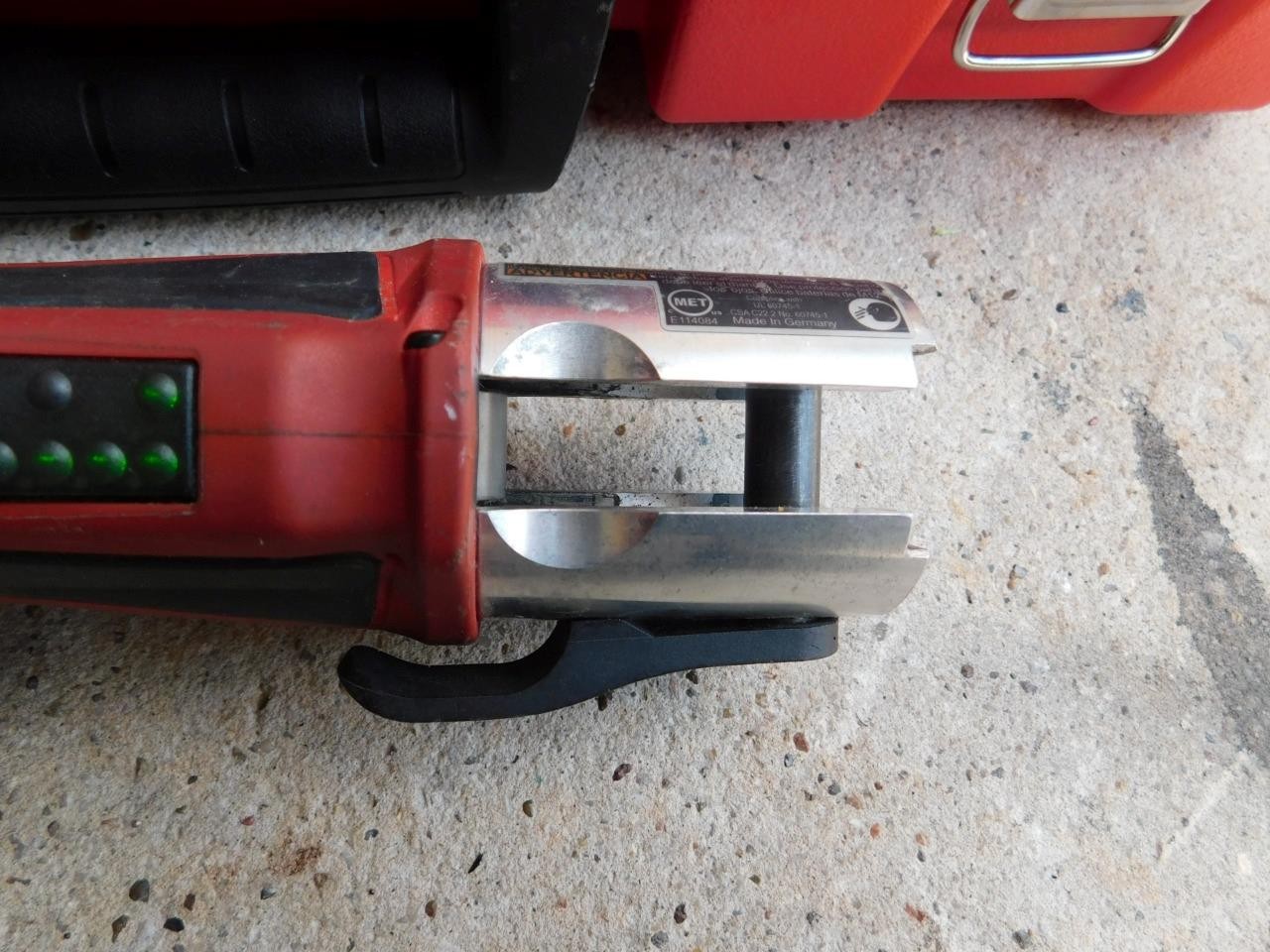 MILWAUKEE 2473-20 M12 PRESS TOOL WITH 3 JAWS 1/2″,3/4″, and 1″ PRESSING TOOL