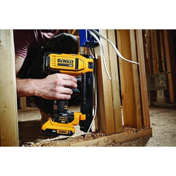 1 In. Insulated Electrical Staples 10 Boxes (540 per Box)