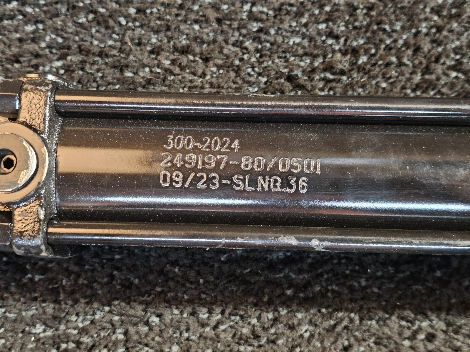 Dalton 300-2024 Hydraulic Tie-Rod Cylinder 2″ Bore x 24″ Stroke 3000 PSI