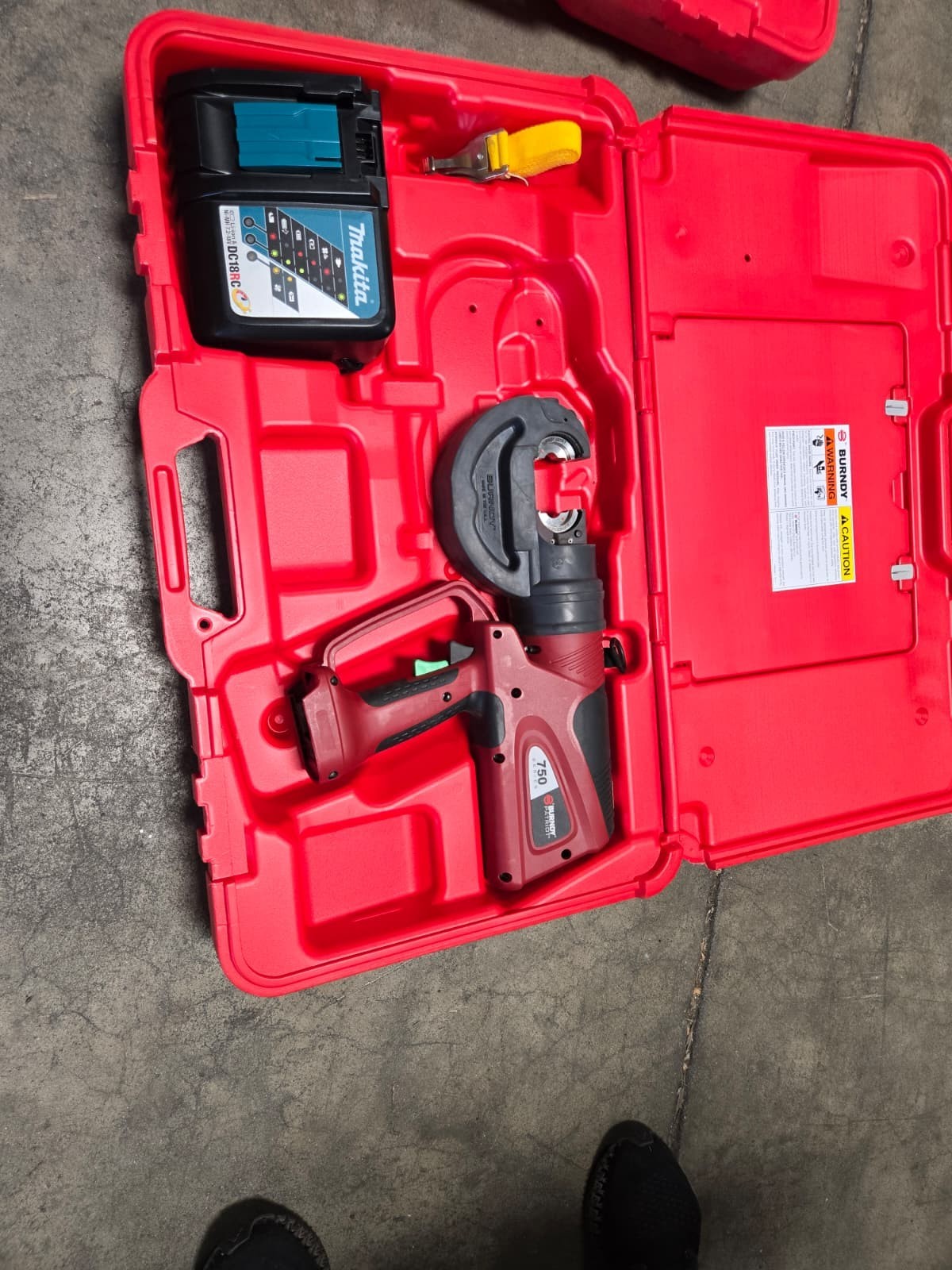 Burndy PAT750-Li 12-Ton C-head Crimper 18V, Hard Case and Makita Charger