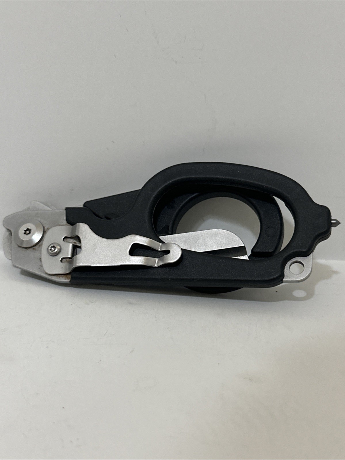 6-in-1 Folding Emergency Trauma Shears Glass Breaker Strap Cutter Black