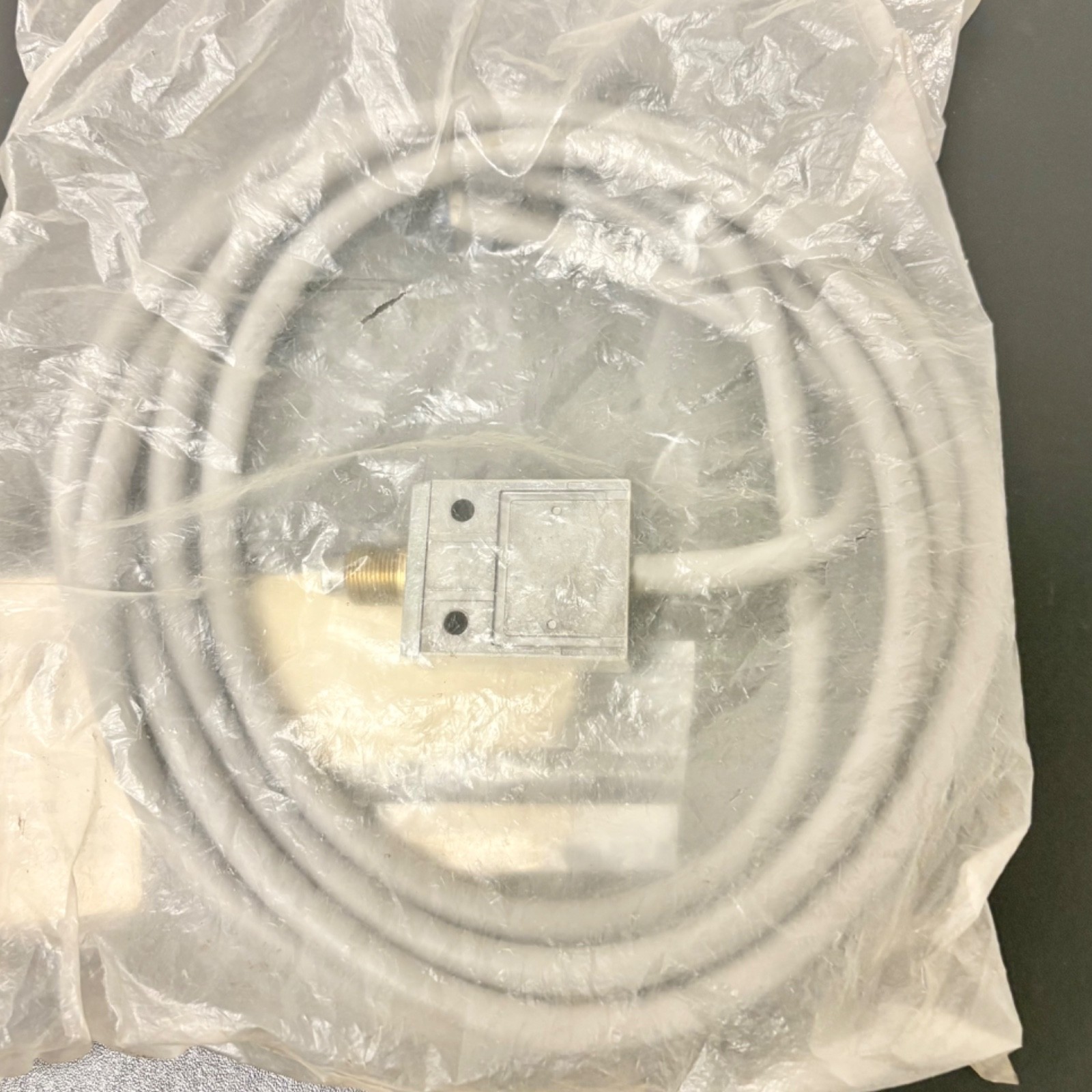 Omron D4C-1641 Limit Switch, Nema B300 (New/Sealed)