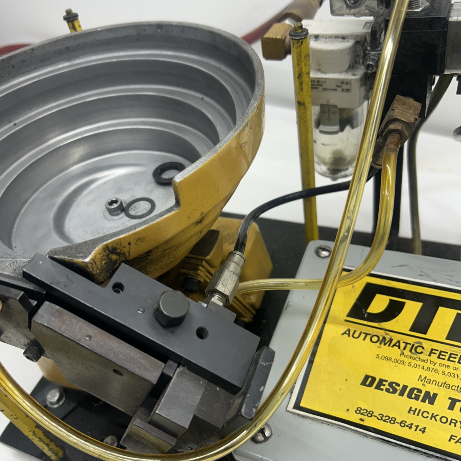 DTI 5000 Automatic Feed Screwdriver. Industrial Automatic Blow Feed Screw Gun.