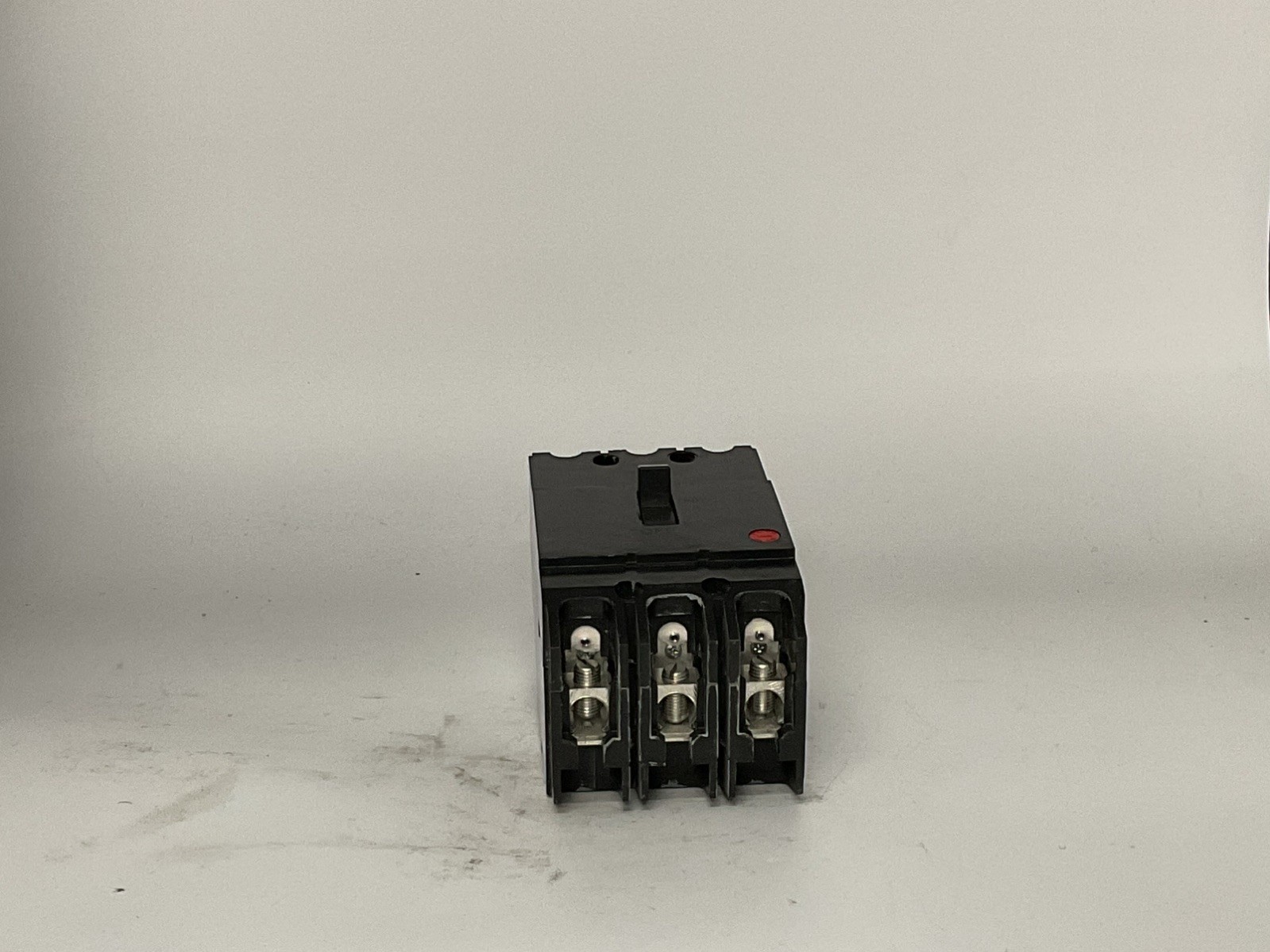 General Electric 3 Pole 30Amp 480v Circuit Breaker