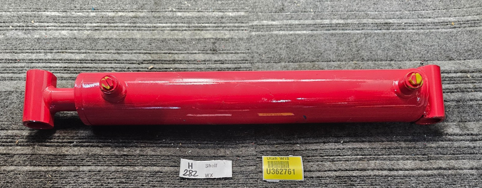 Hydraulic Welded DBL-ActingCylinder 2.89″ OD x 22″ Retracted Length x 1.26″ Rod
