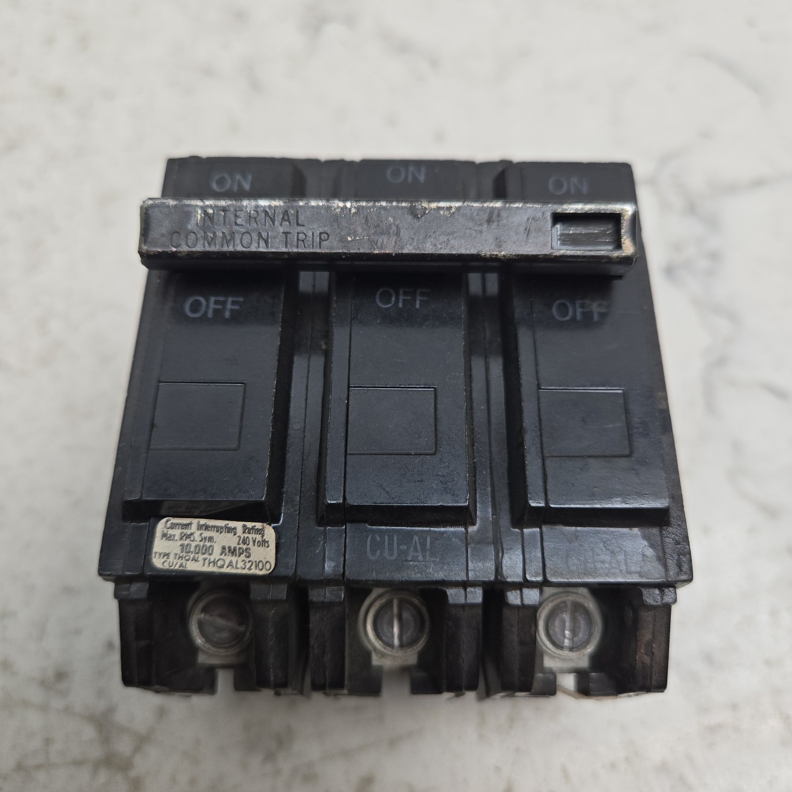 Mixed Lot of 3 Pole Circuit Breakers 100A 60A 30A Square D Ge See Pictures