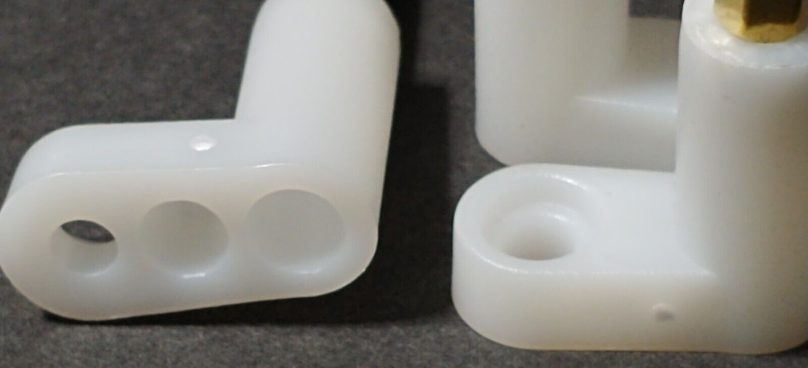 L Type PCB Board Mounting Feet Standoffs Spacer 35mm White 24 Pcs Plastic Brass
