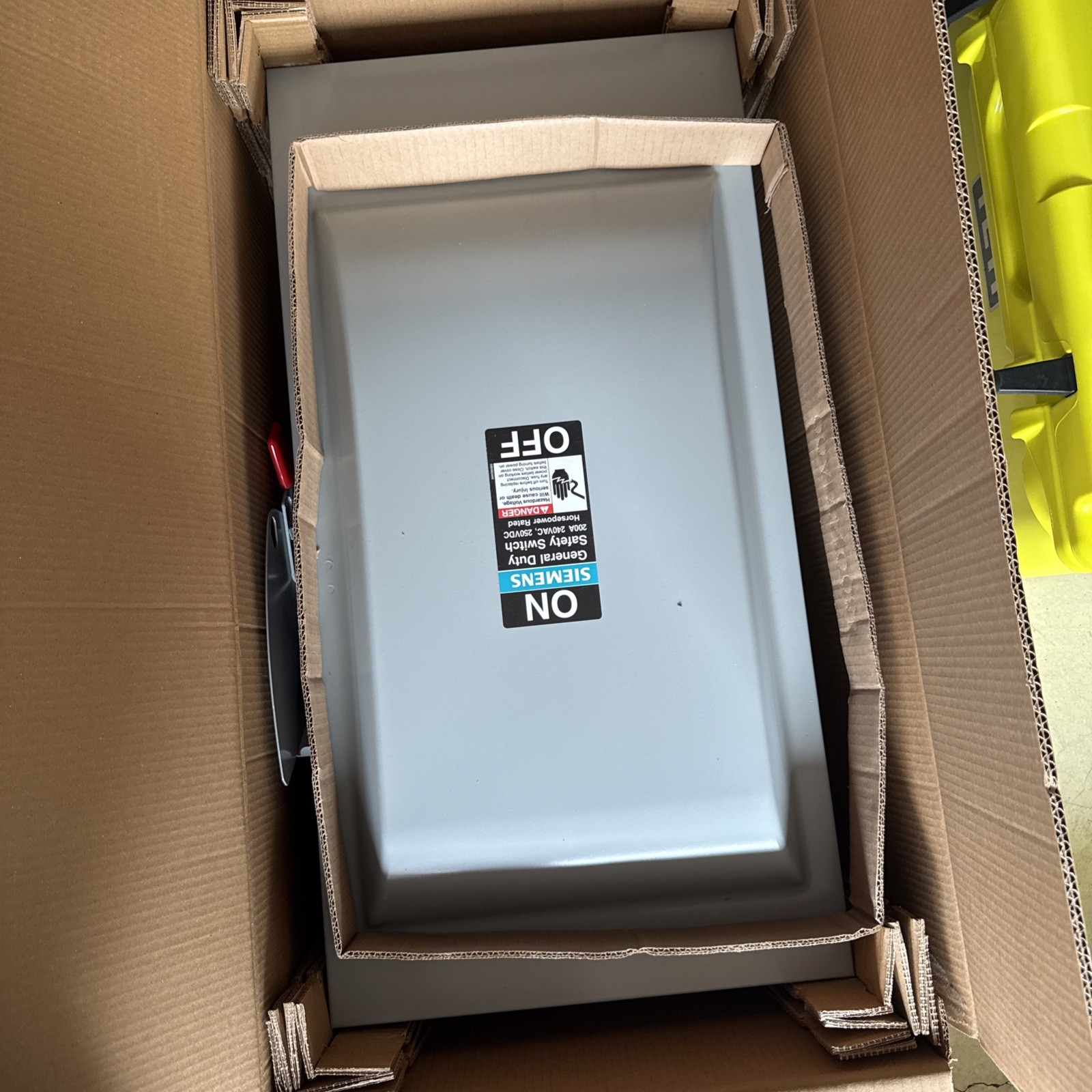 Siemens GF324N 3-Pole Outdoor Fusible Safety Switch 240V/200A