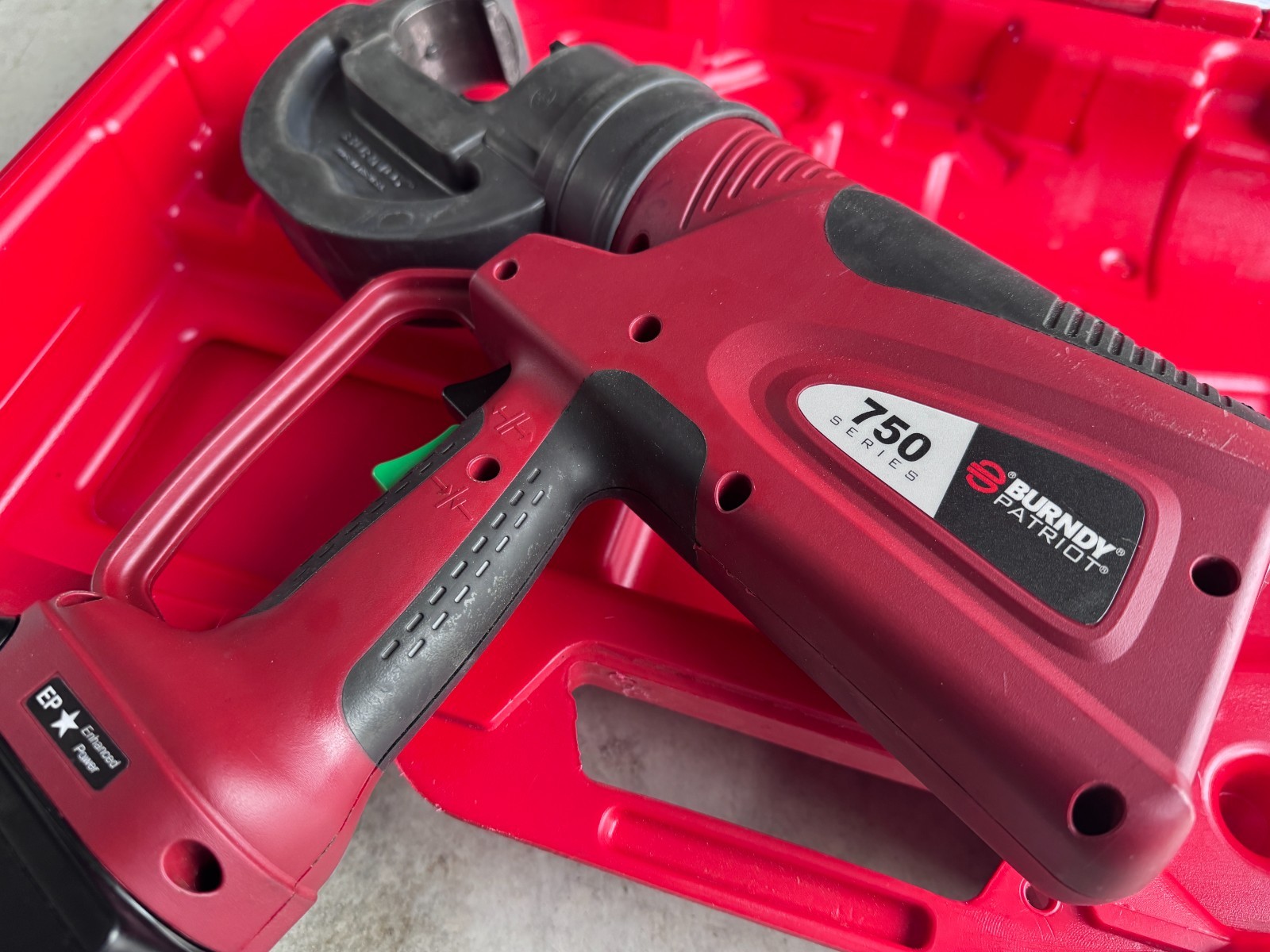Excellent, Burndy PAT750-LI Hydraulic Crimper Patriot Crimping Tool w/ Batteries