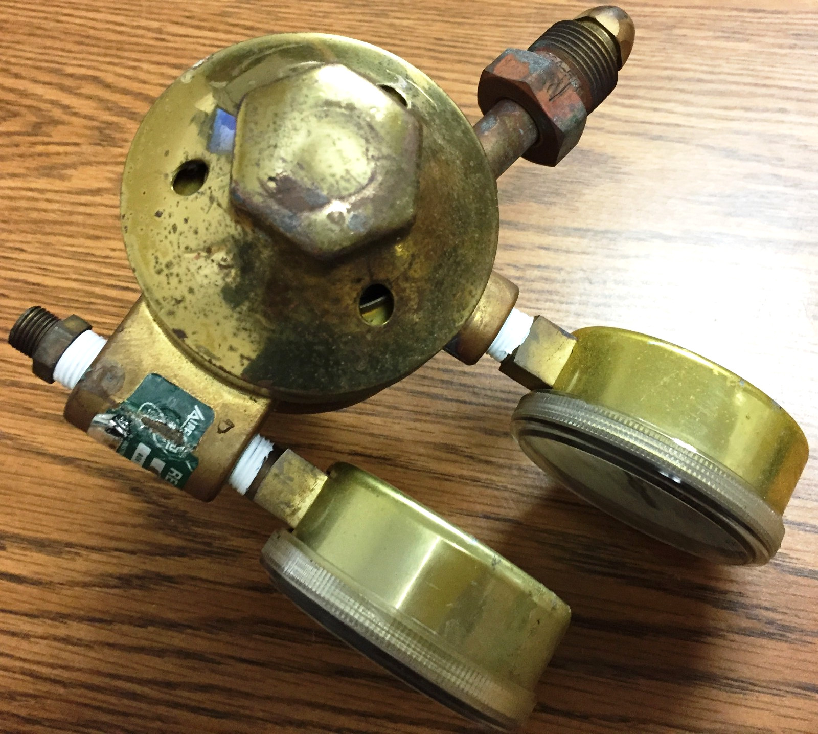 Airco 806-8456 Two Stage Oxygen & Gas Regulator with 2 Gauges of 200 & 4000 psi