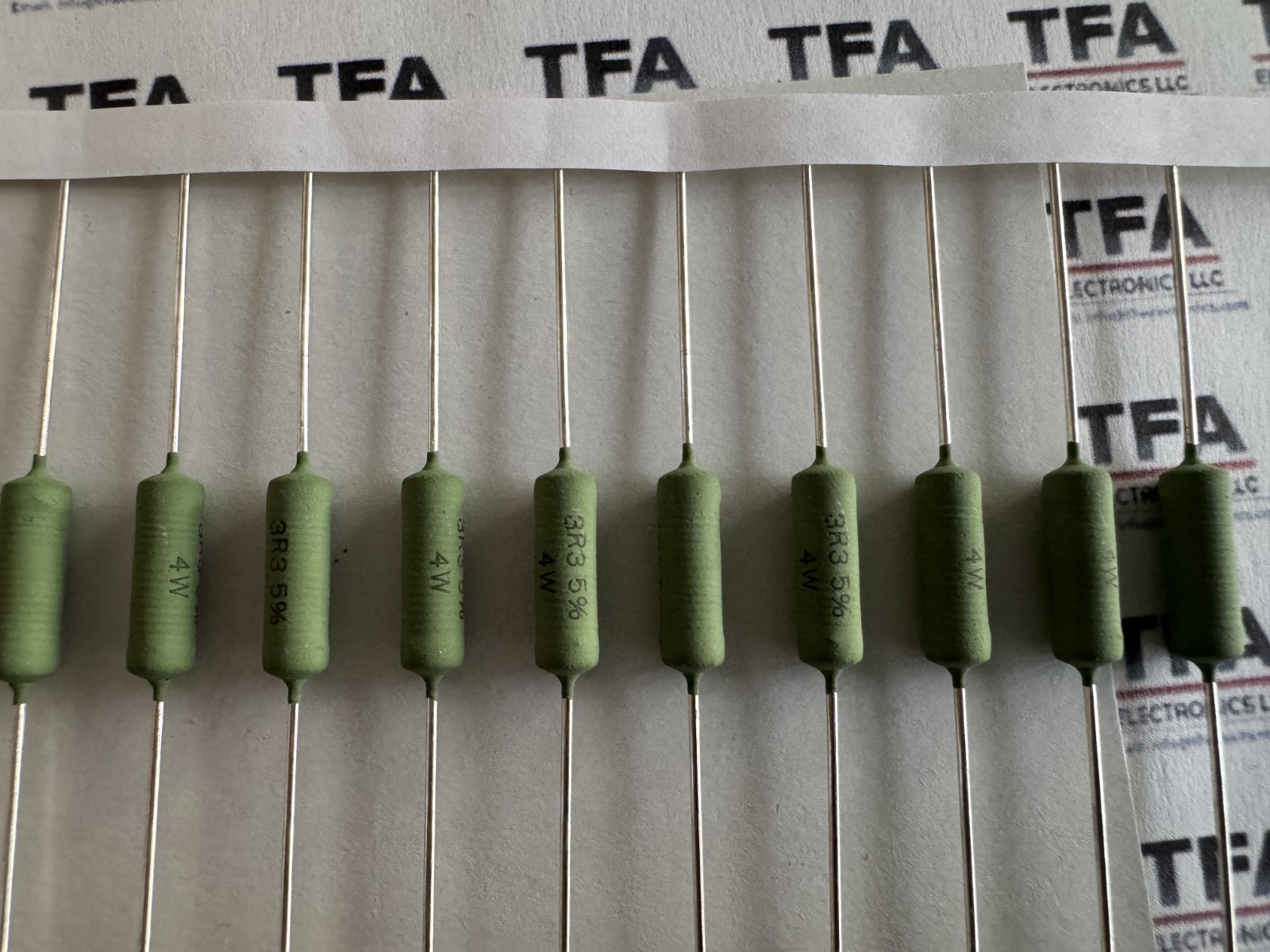 500 PCS AC04000003308JAC00 Vishay Metal Film Resistor 3.3 Ω 4W ±5% TCR ±50ppm