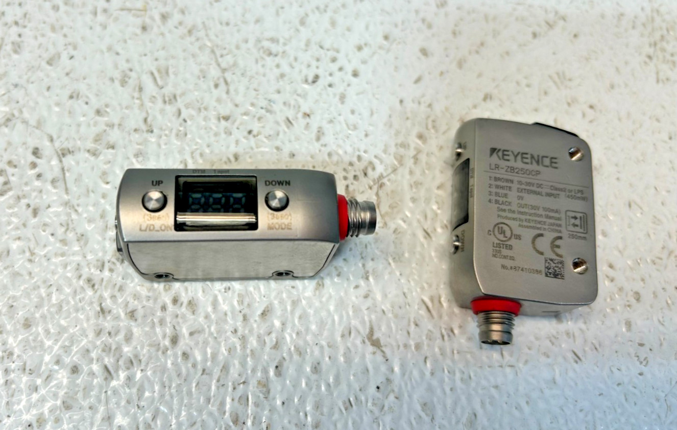 Lot of 2 Keyence LR-ZB250CP Sensors