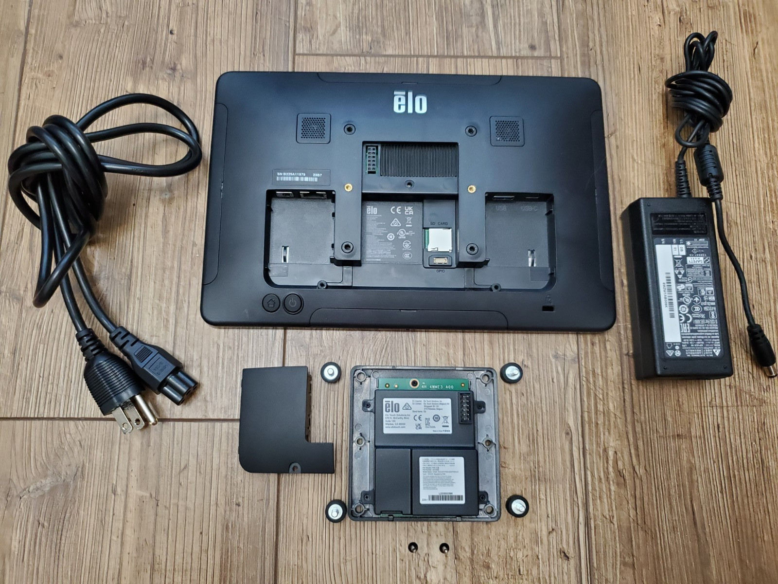 ELO 10″ I-Series 4.0 AiO Touchscreen Tablet Computer (E390647) w/ PoE (E413396)