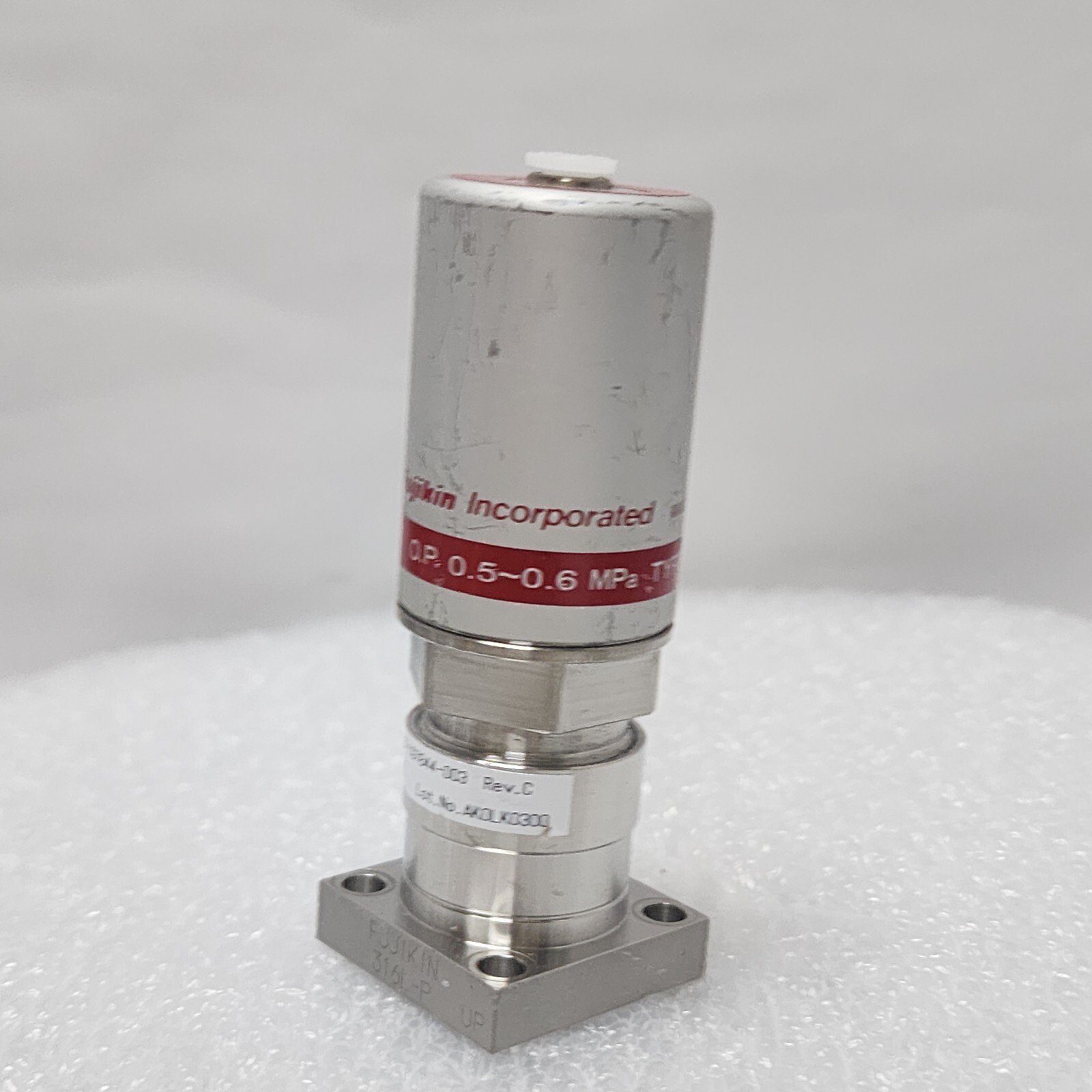 Fujikin 0.5-0.6 MPa C No 565602 , Lam 766-197844-003 Rev C Type NC. Valve,_97966