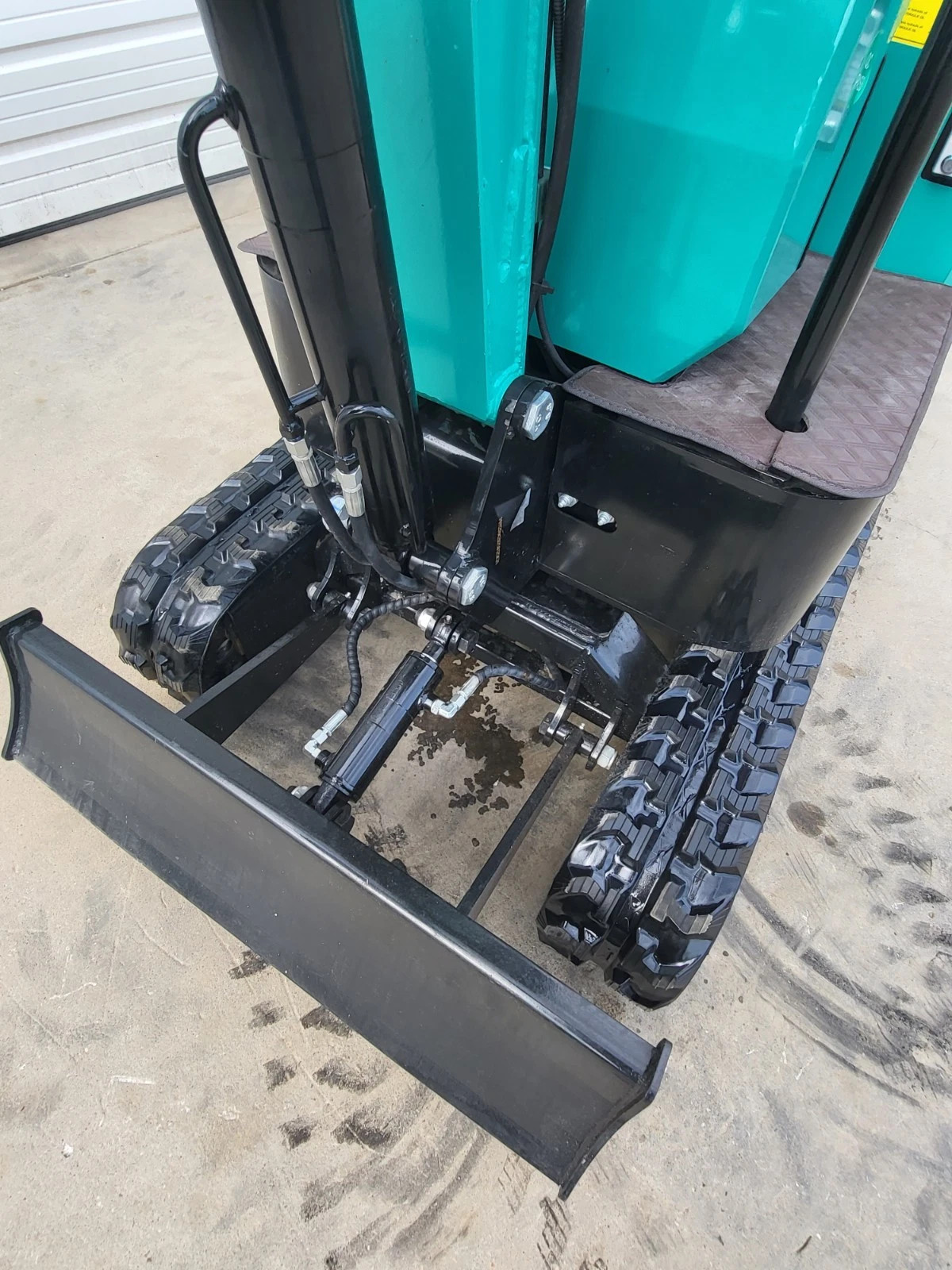 Agrotk Mini Excavator 13.5hp Gas Engine 860KG Digger Track Crawler Pilot Control