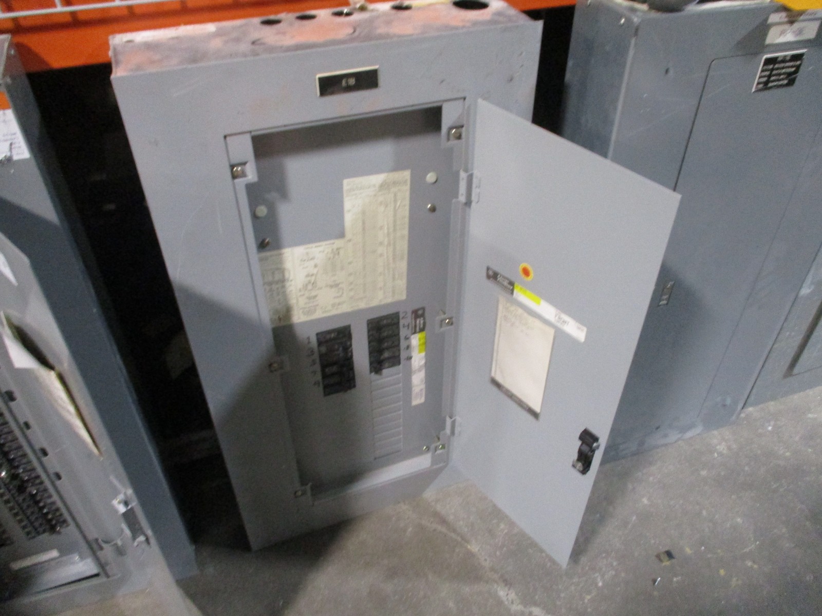GE Main Lug Circuit Breaker Panel ALF3301MTX 208Y/120V 125A 3Ph 4W Used