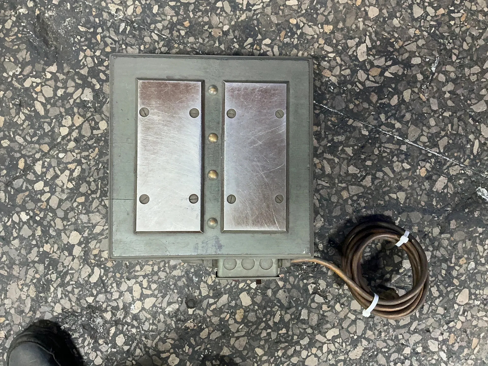 THE TAFT-PEIRCE MANUFACTURING COMPANY SURFACE DEMAGNITIZER
