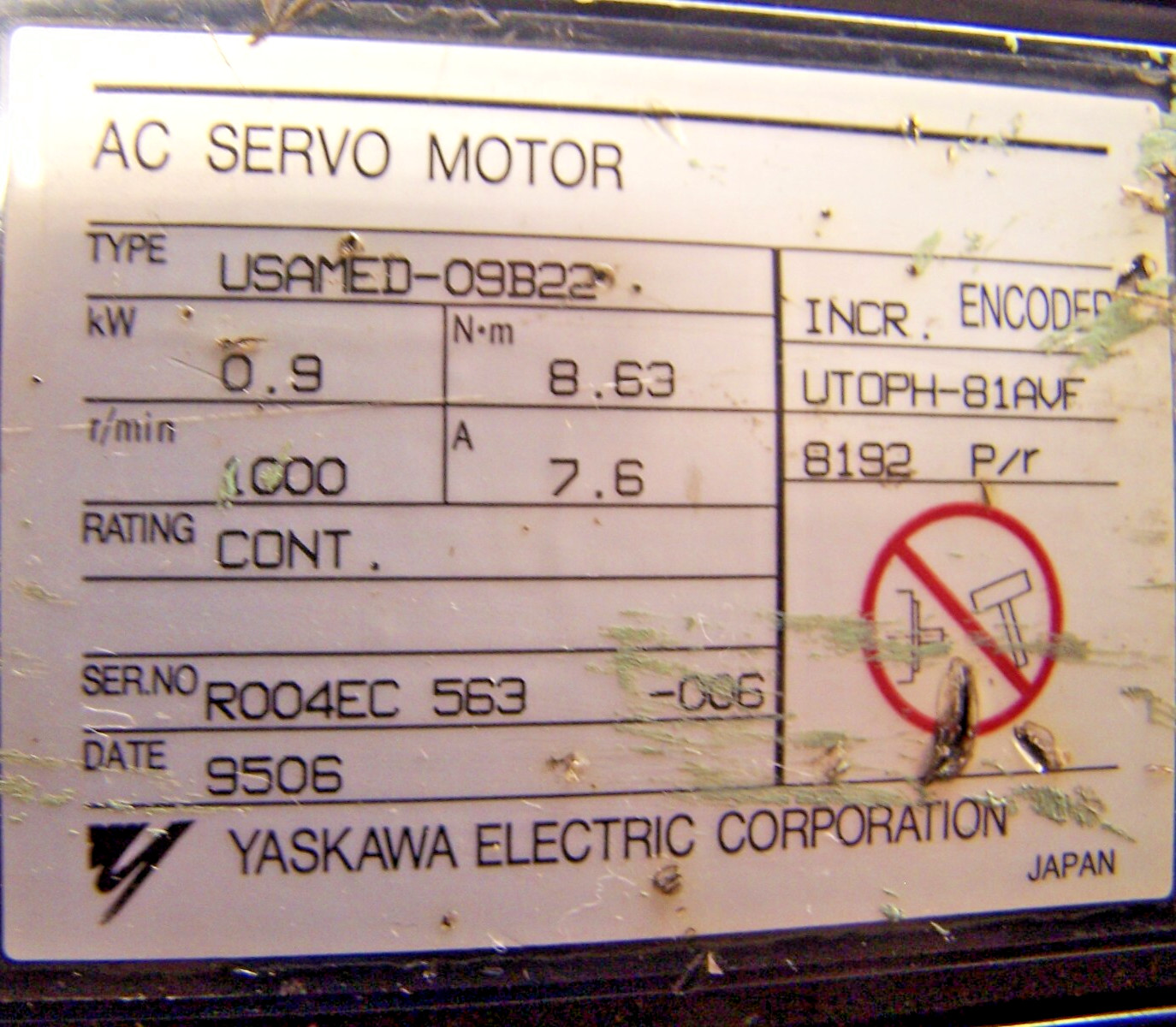 Yaskawa .9 KW AC Servo Motor 1000 RPM Type USAMED-09B22