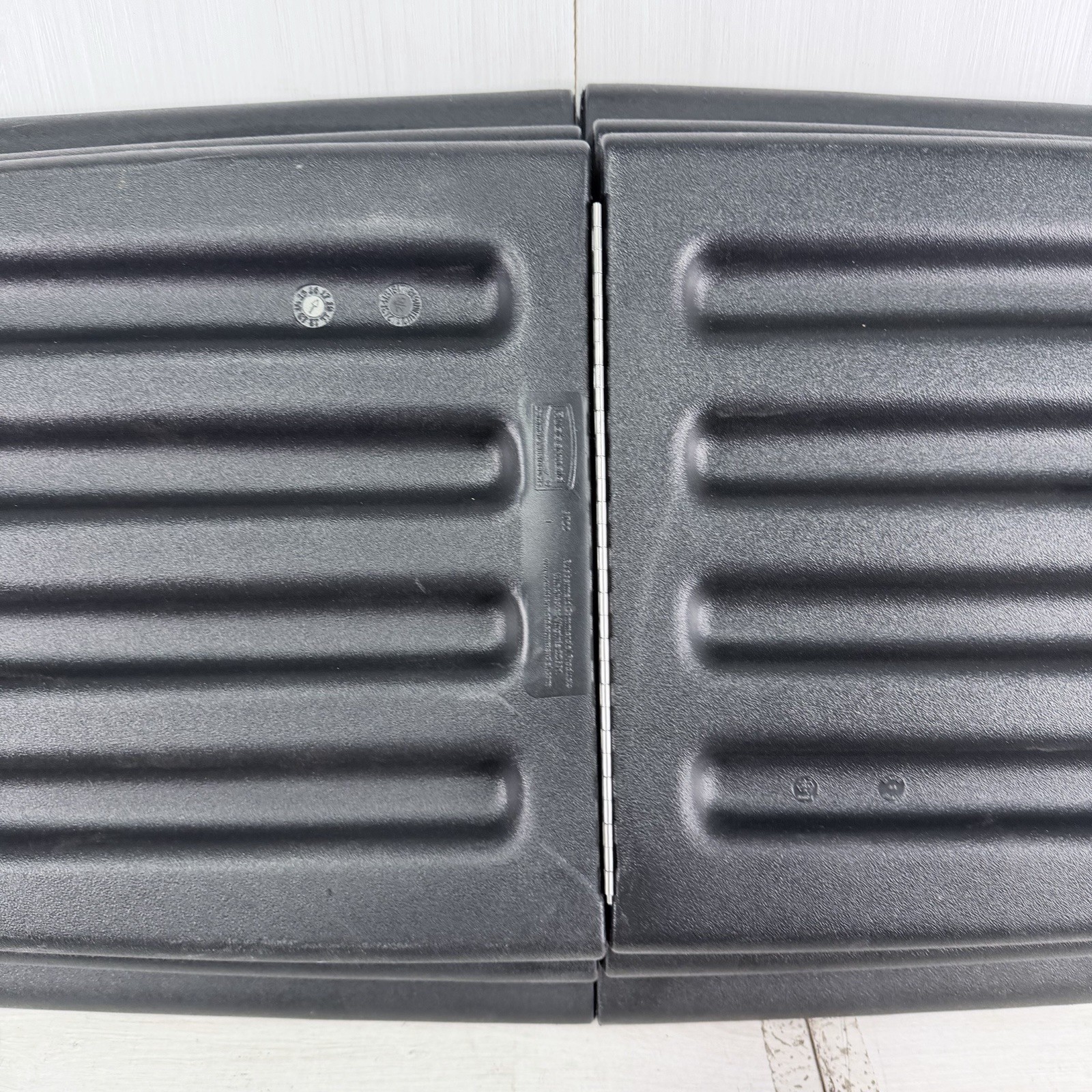 Rubbermaid Commercial Fg102800bla Tilt Truck Lid, Black, Fits 20-1/4 Cu. Ft.