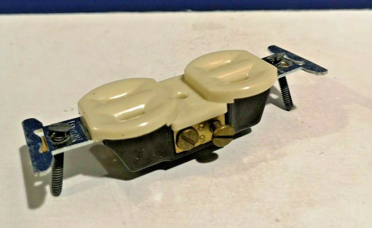 Leviton IVORY Duplex RECEPTACLE Side Wire 15A 125V 2W NEMA 1-15R NEW 223-I