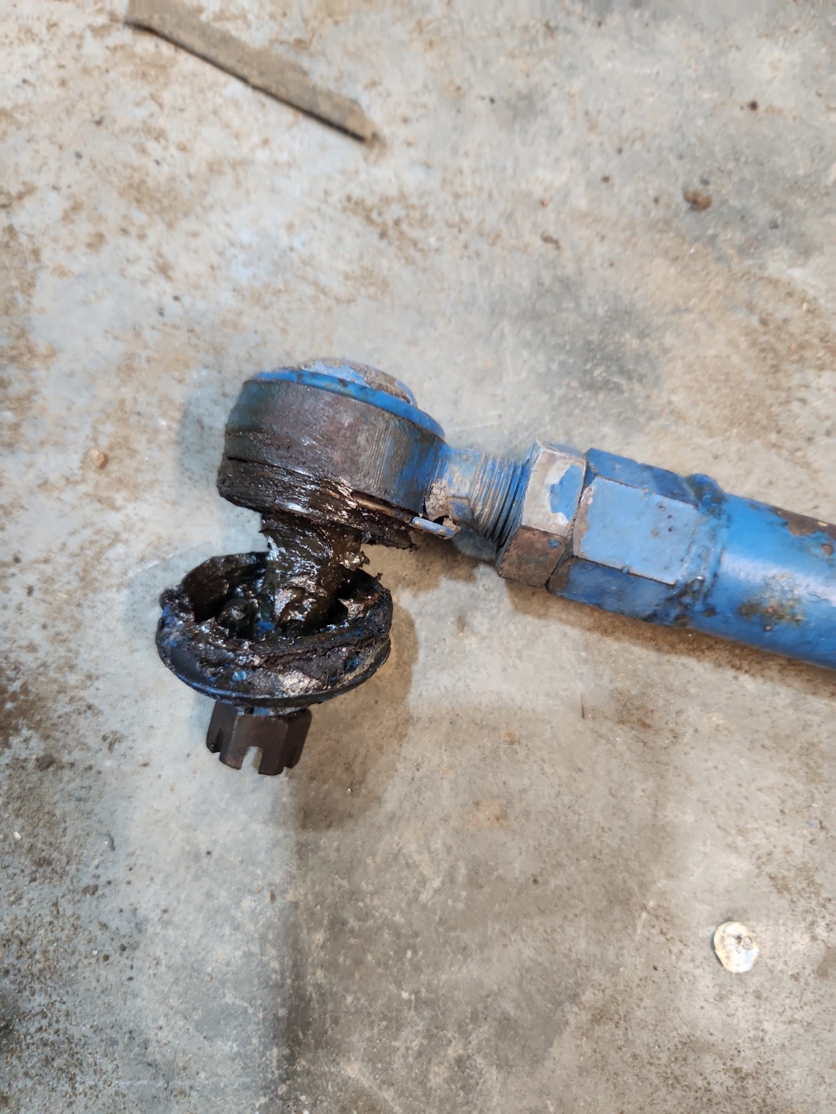 Ford 1500 Tractor 2wd Front Axle Tie Rod (Ends Probably Need Replaced)