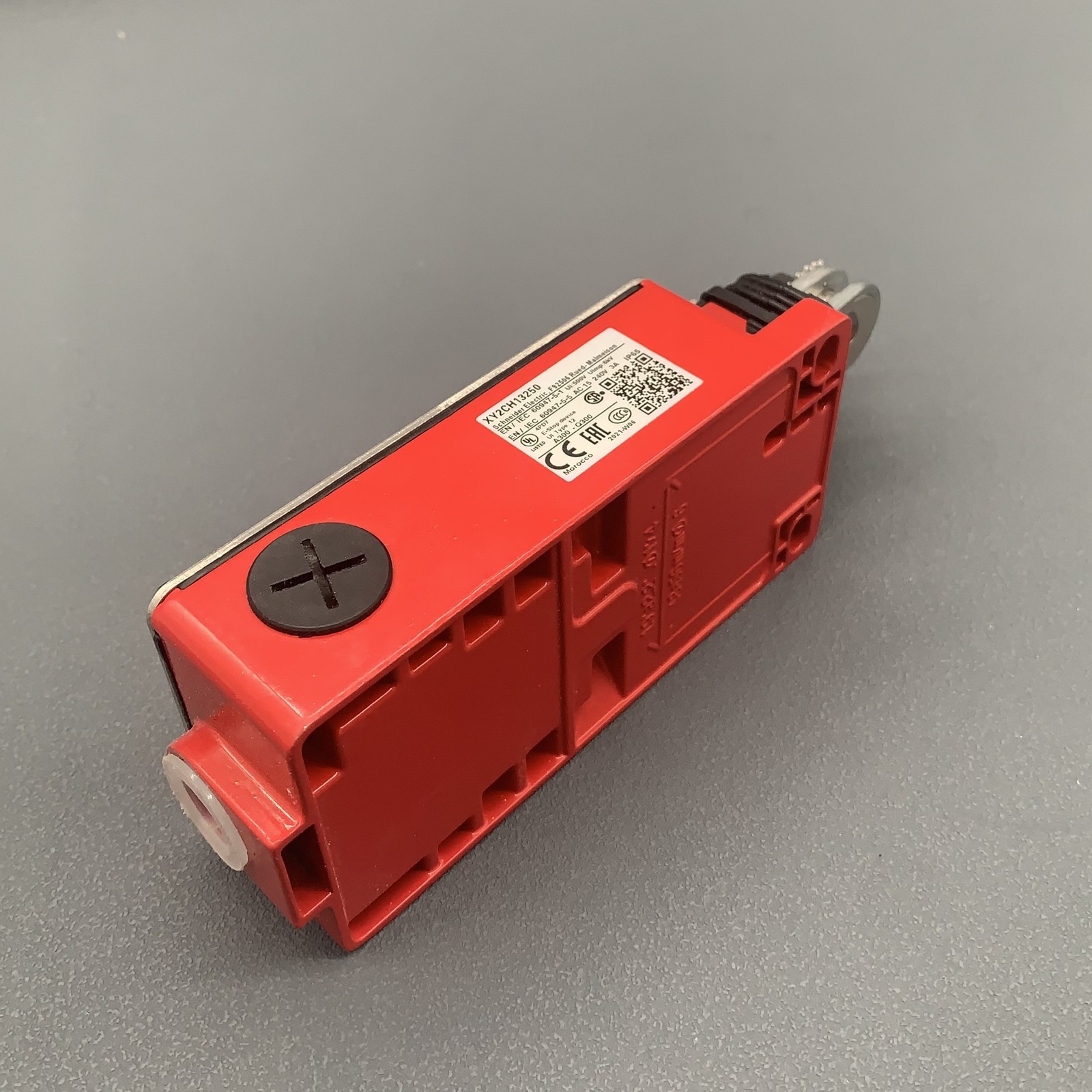 New in Box Schneider XY2CH13250 Emergency Stop Rope Pull Safety Limit Switch US