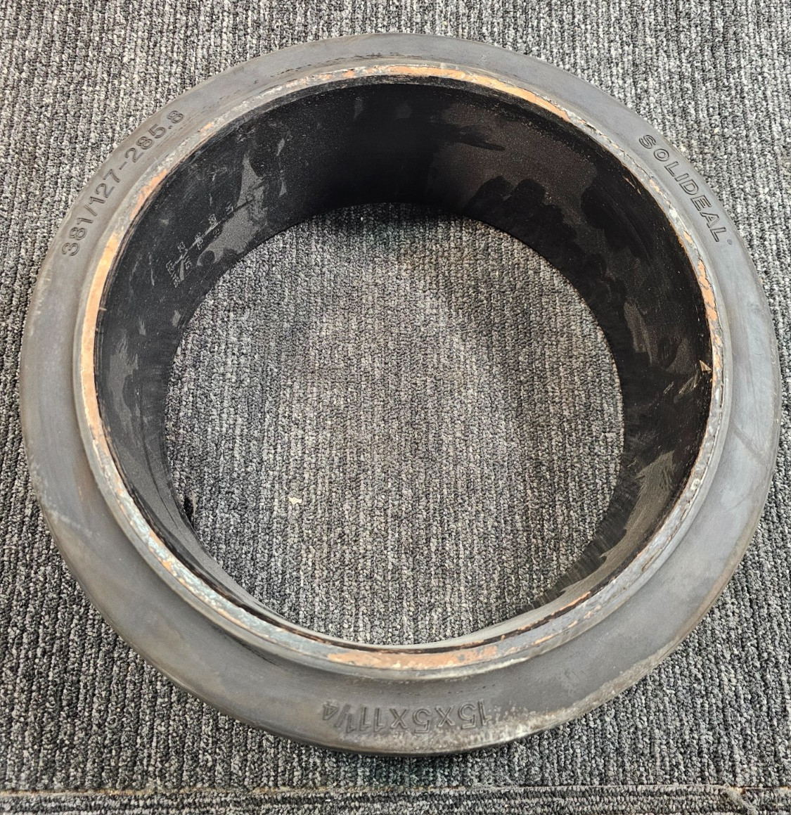 (QTY 1) Solideal 15x5x11-1/4 Smooth Press-On Forklift Tire 381/127-285.8 Metric
