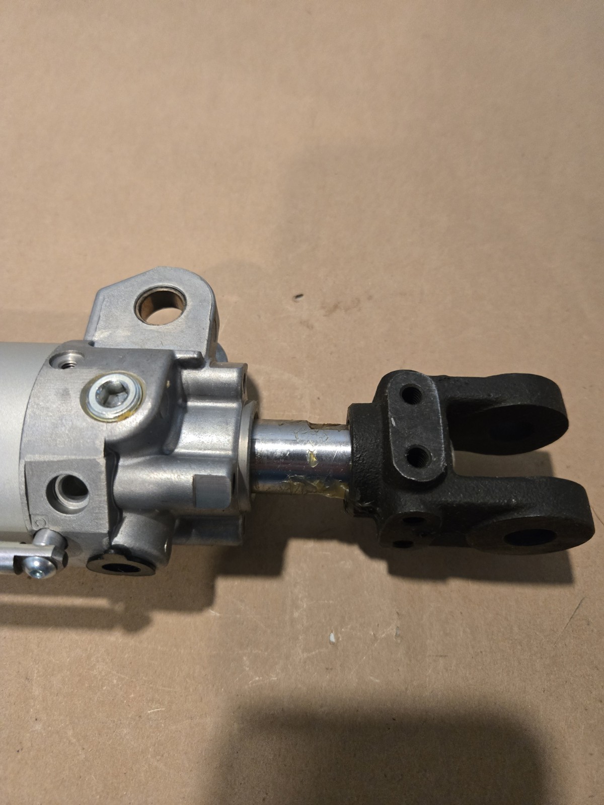 NOS SMC Japan Clamp With Switch Mtg Rod Clamp Cylinder CKG1B50-100YA-P