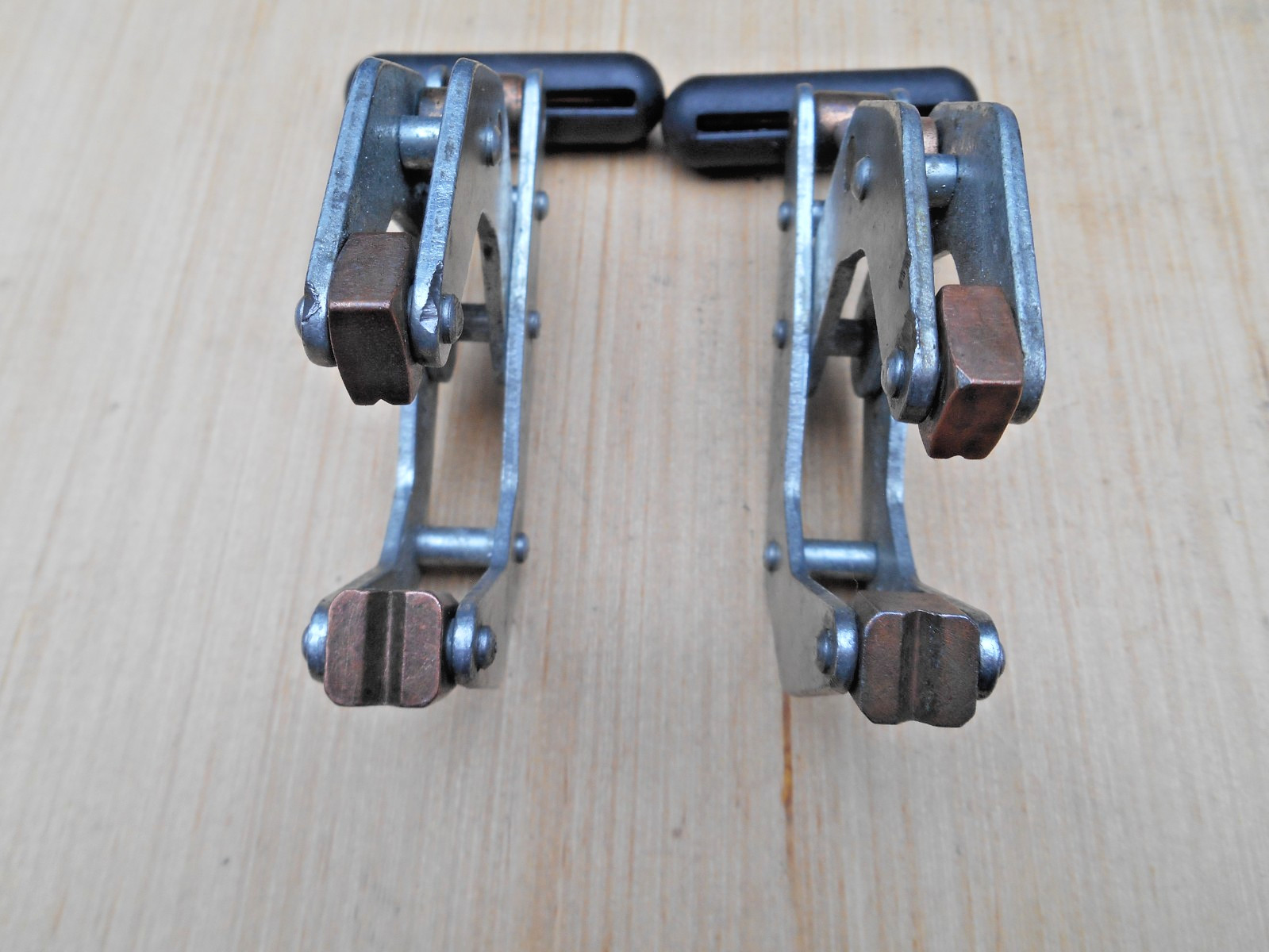 PAIR OF KANT TWIST 2-1/2 D CLAMPS , EL MONTE CA.