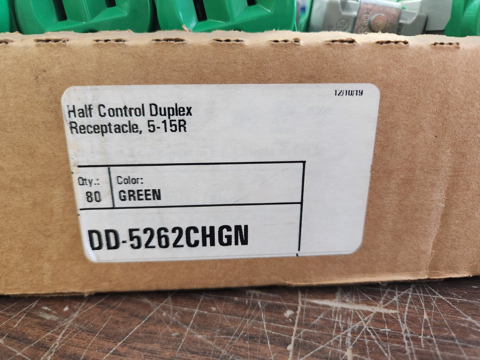 1 – NEW Eaton 5262CHGN 15A 125V Half Control Duplex Receptacle 5-15R 2P 3W Green