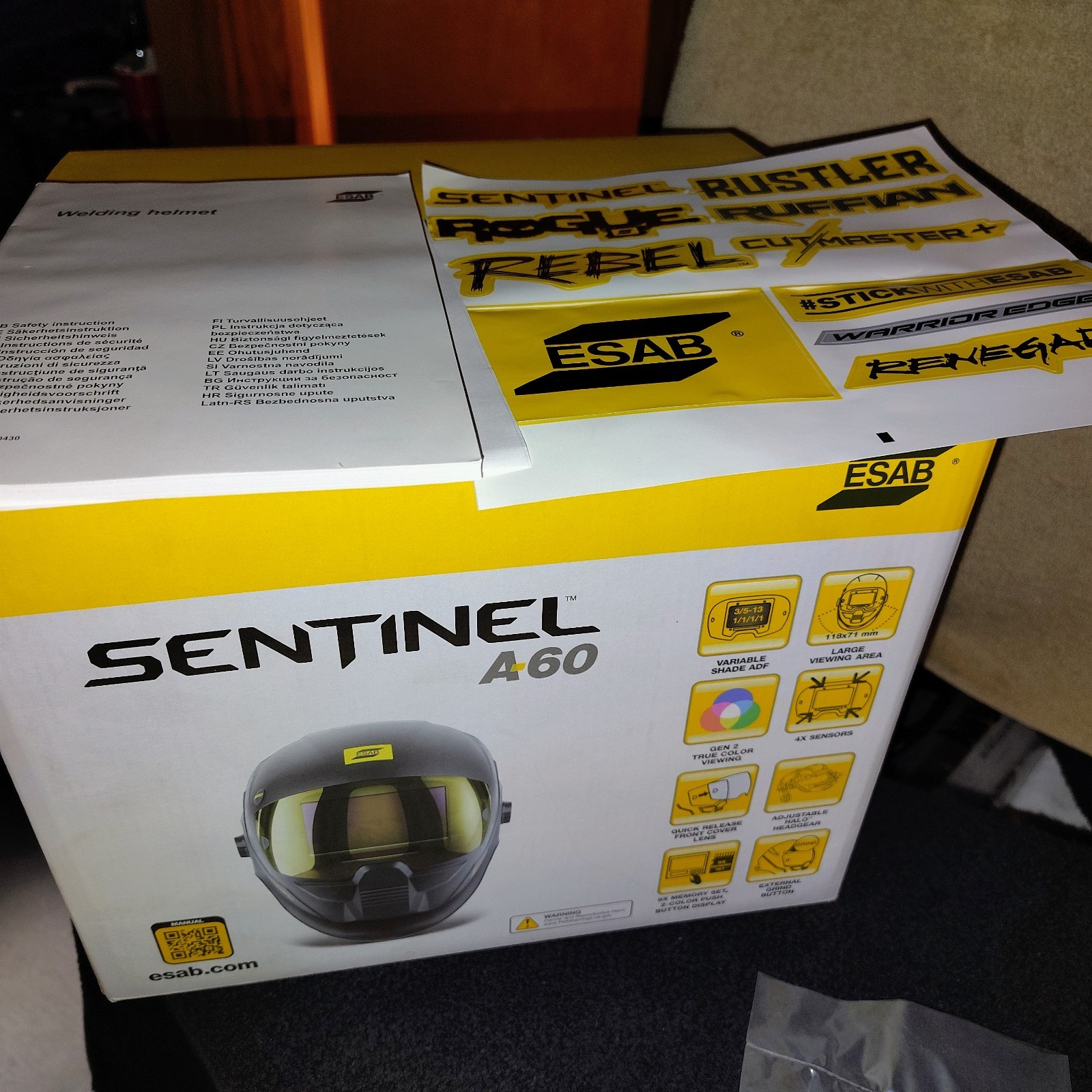 ESAB Sentinel A-60 Auto-Darkening Welding Helmet 3/5-13 4 Sensor Black