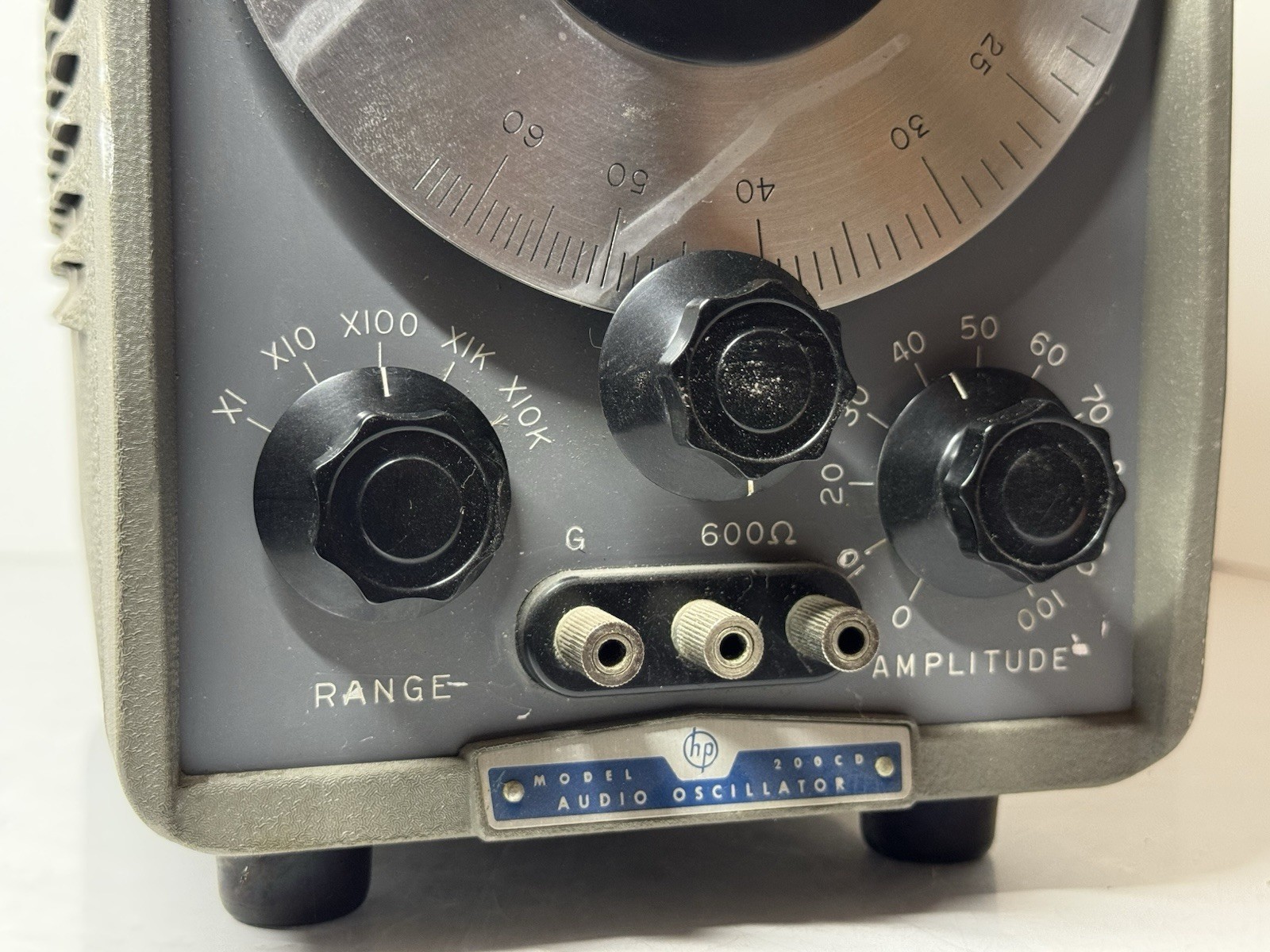 Vintage HP Hewlett-Packard 200CD Wide Range Oscillator -Powers On