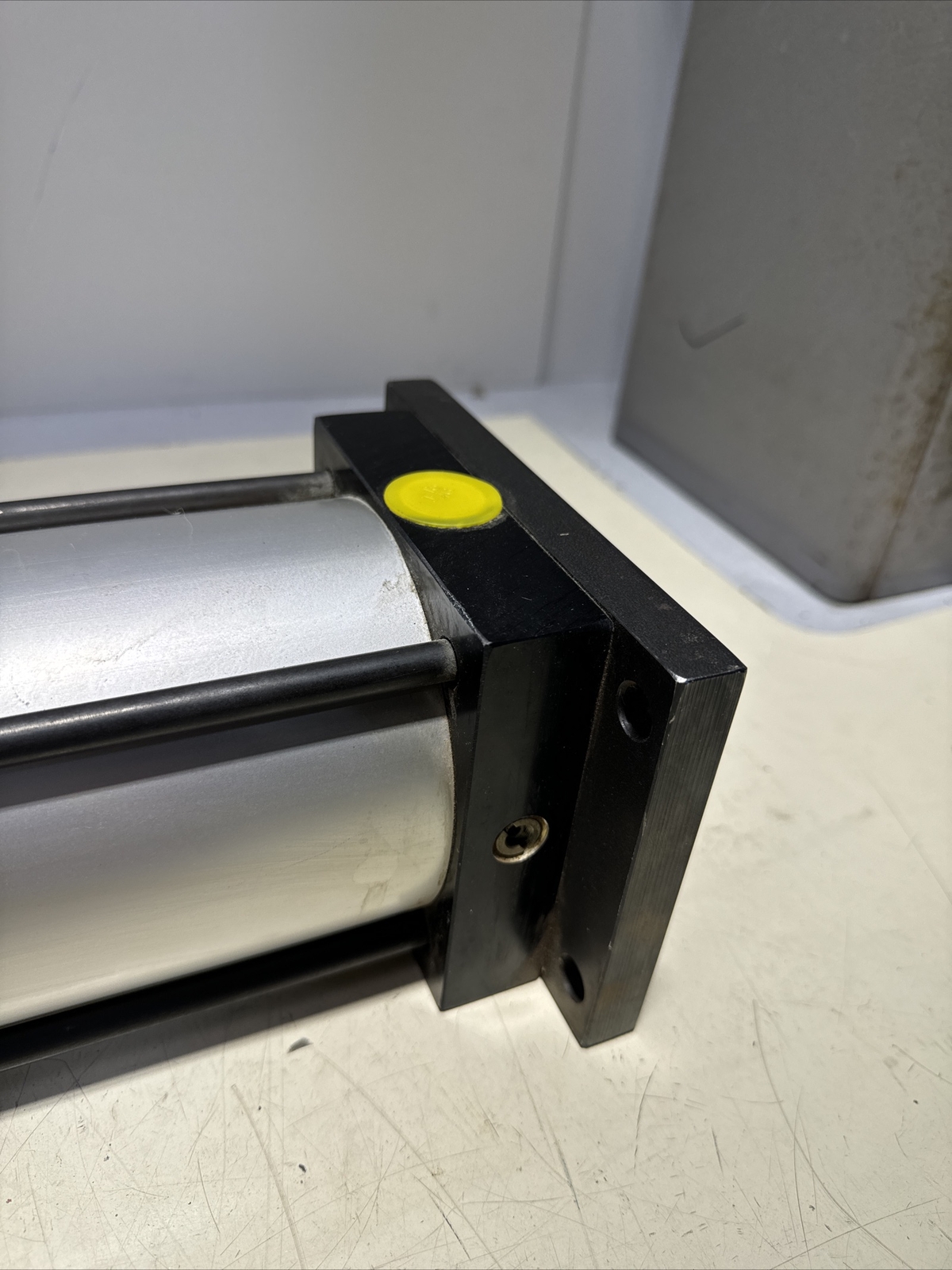 *NEW* Numatics VK-685339-7 Cylinder F2AR-12I2E-L4A0 Bore:4 STK:12.500