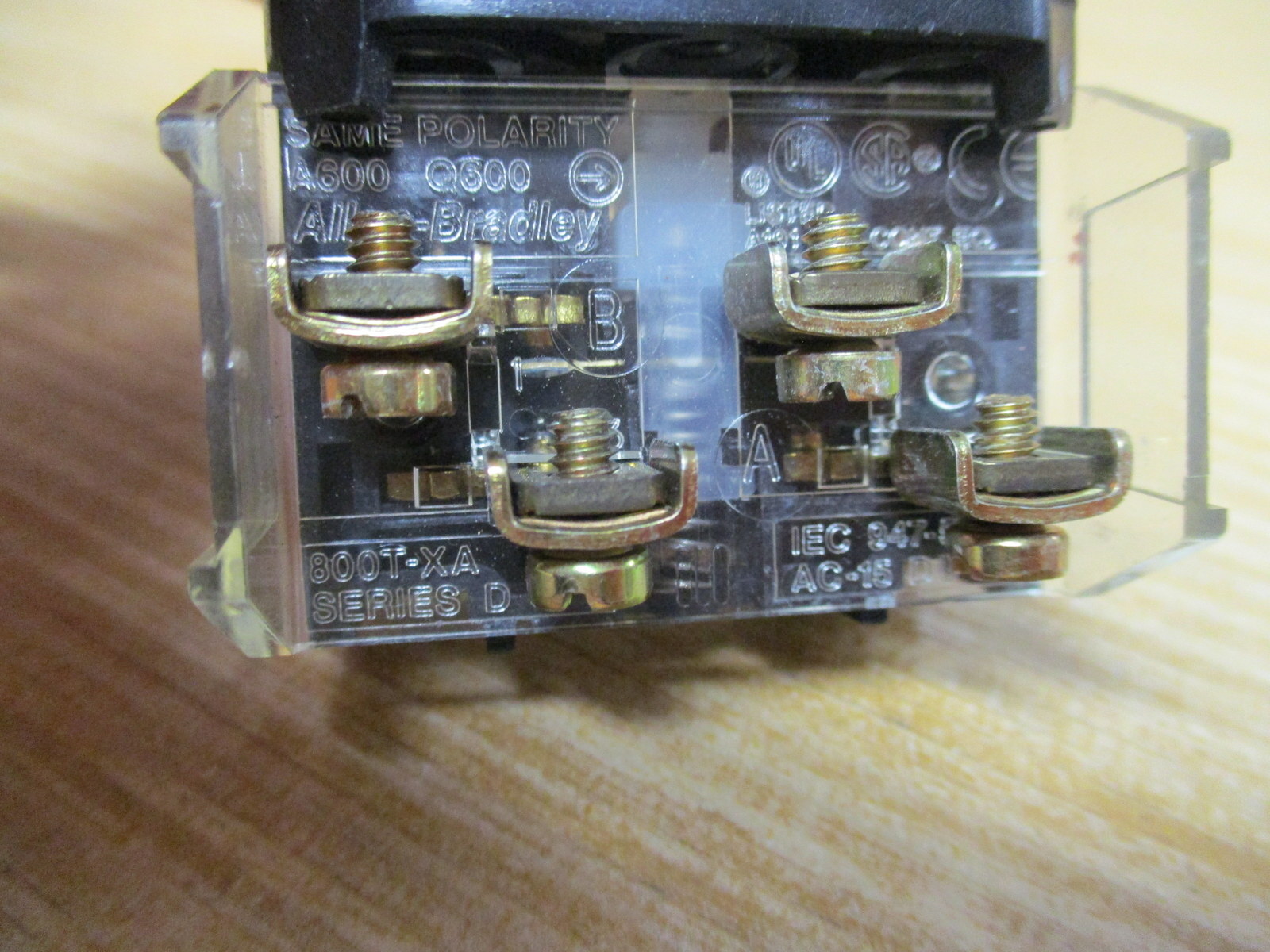 Allen Bradley 800T-A6D2 Push Button 800TA6D2 Ser.T, W/800T-XA