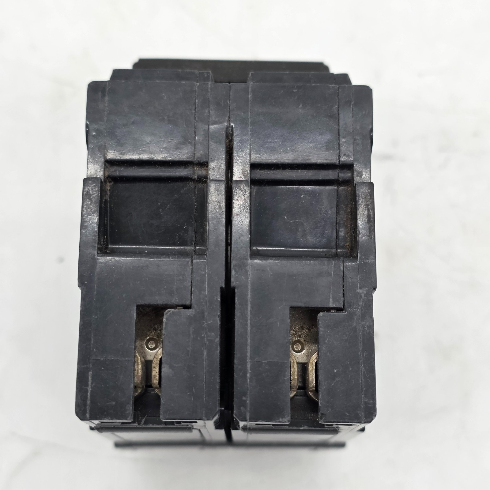GE THQL2100 100 Amp 2-Pole Plug-In Circuit Breaker New Open Box