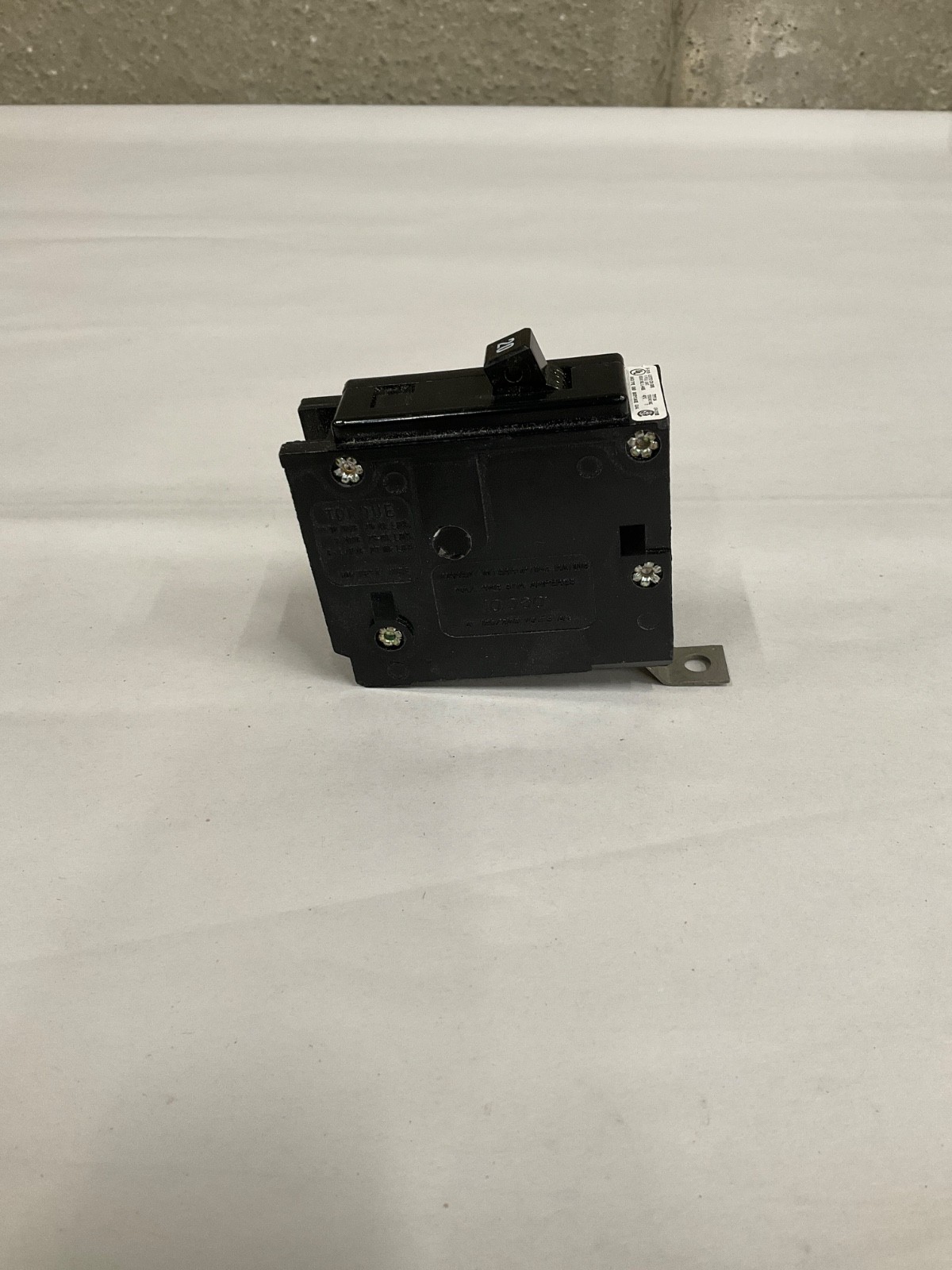 *LOT OF 2* CUTLER-HAMMER 20A CIRCUIT BREAKER 1-POLE 120/240 VOLT AC B120