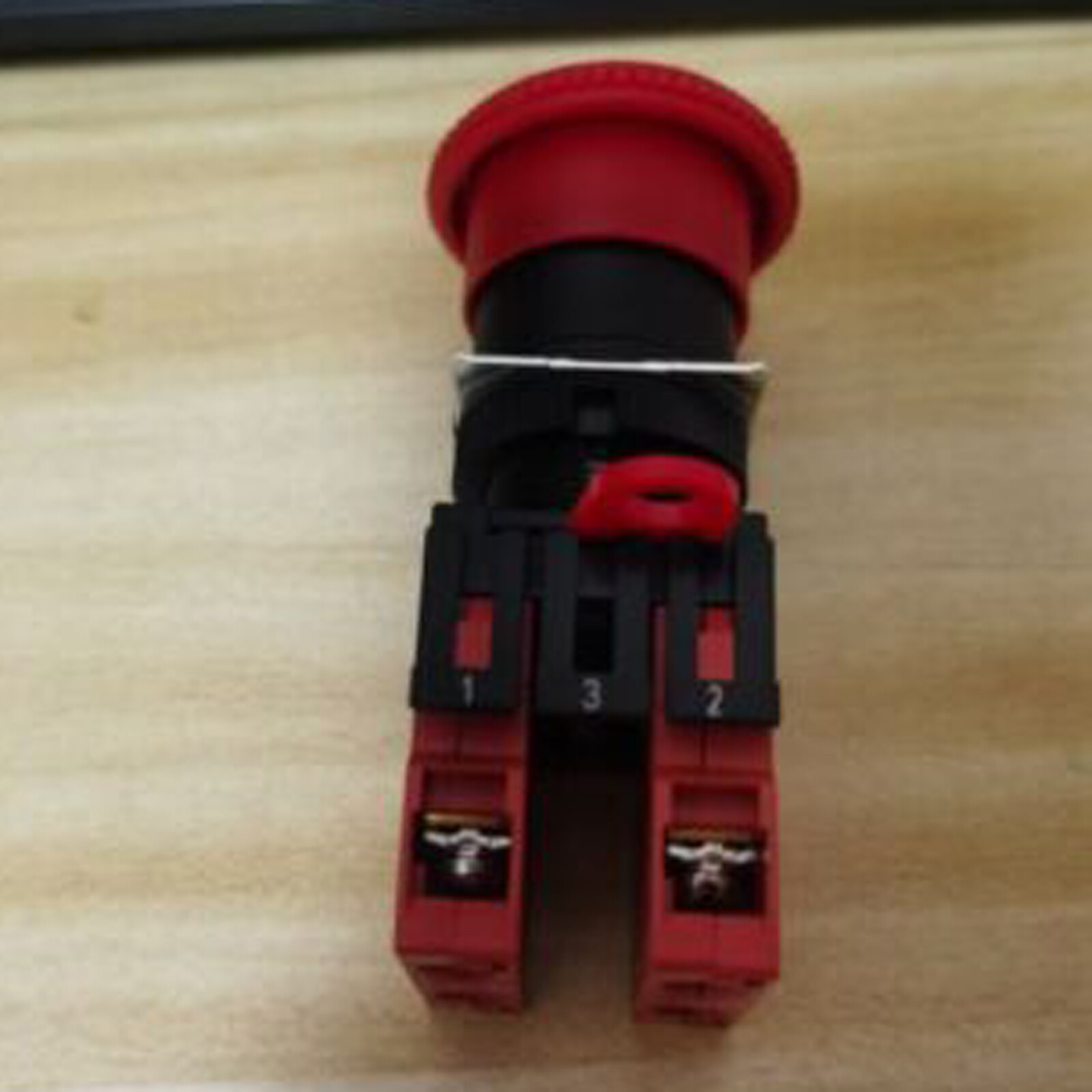1PCS New Omron A22E-M-02 A22EM02 Pushbutton Switch Red Fast Delivery